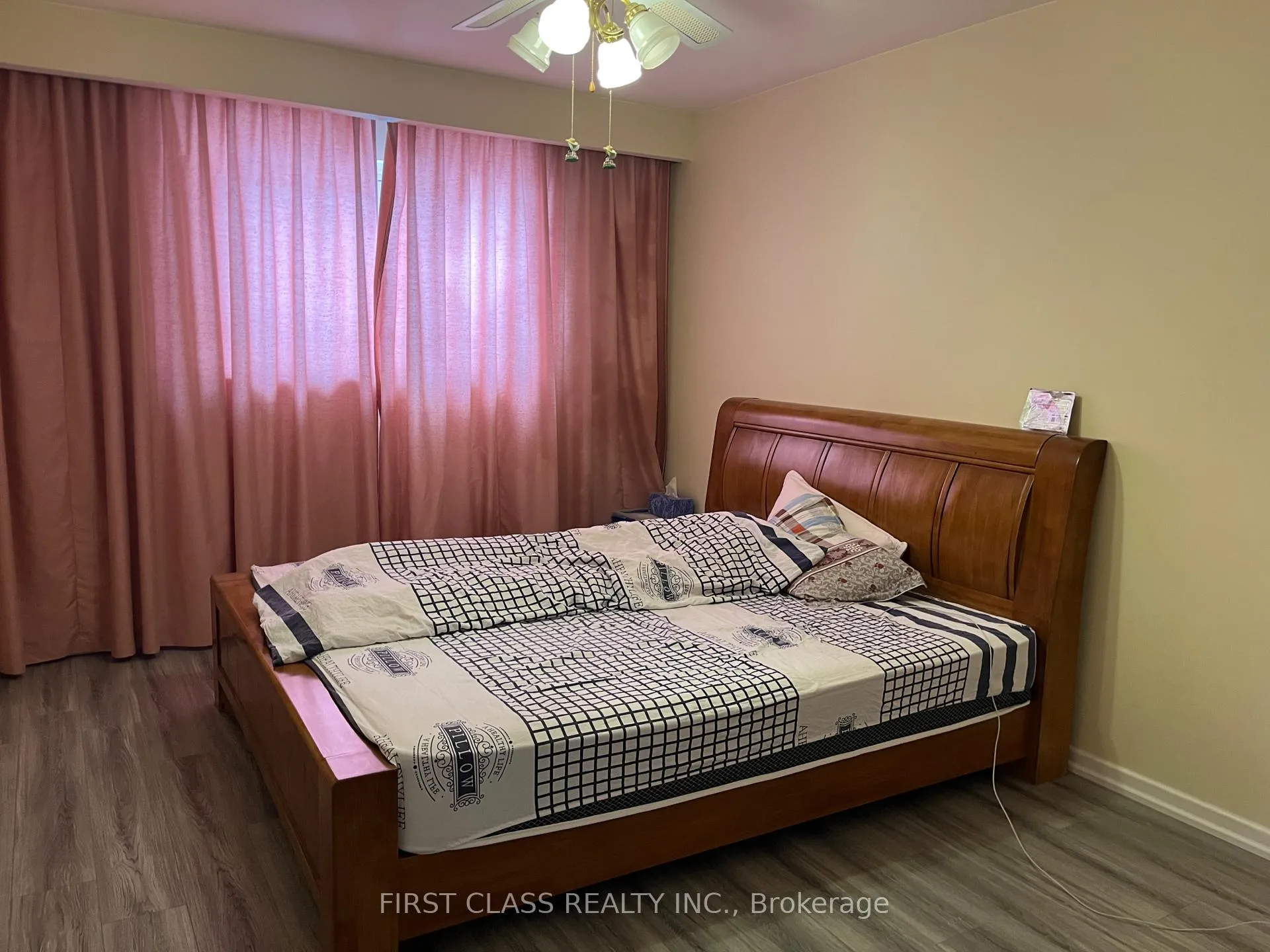 Photo 5 of 14 Pringle Avenue, Markham, Markham Village — HOMEH