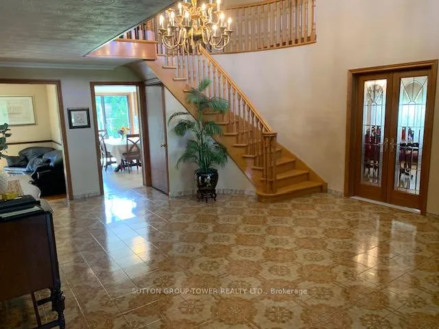 Photo 3 of 8408 Islington Avenue, Vaughan, Islington Woods — HOMEH