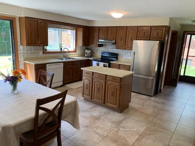 Photo 8 of 8408 Islington Avenue, Vaughan, Islington Woods — HOMEH