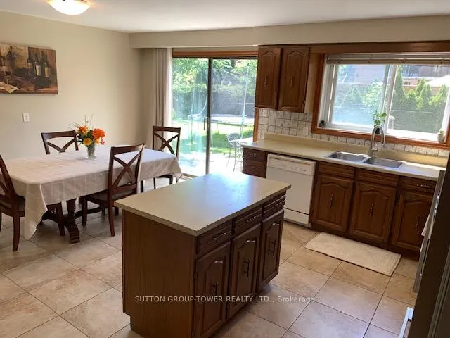 Photo 9 of 8408 Islington Avenue, Vaughan, Islington Woods — HOMEH