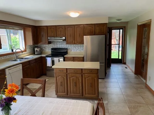 Photo 10 of 8408 Islington Avenue, Vaughan, Islington Woods — HOMEH