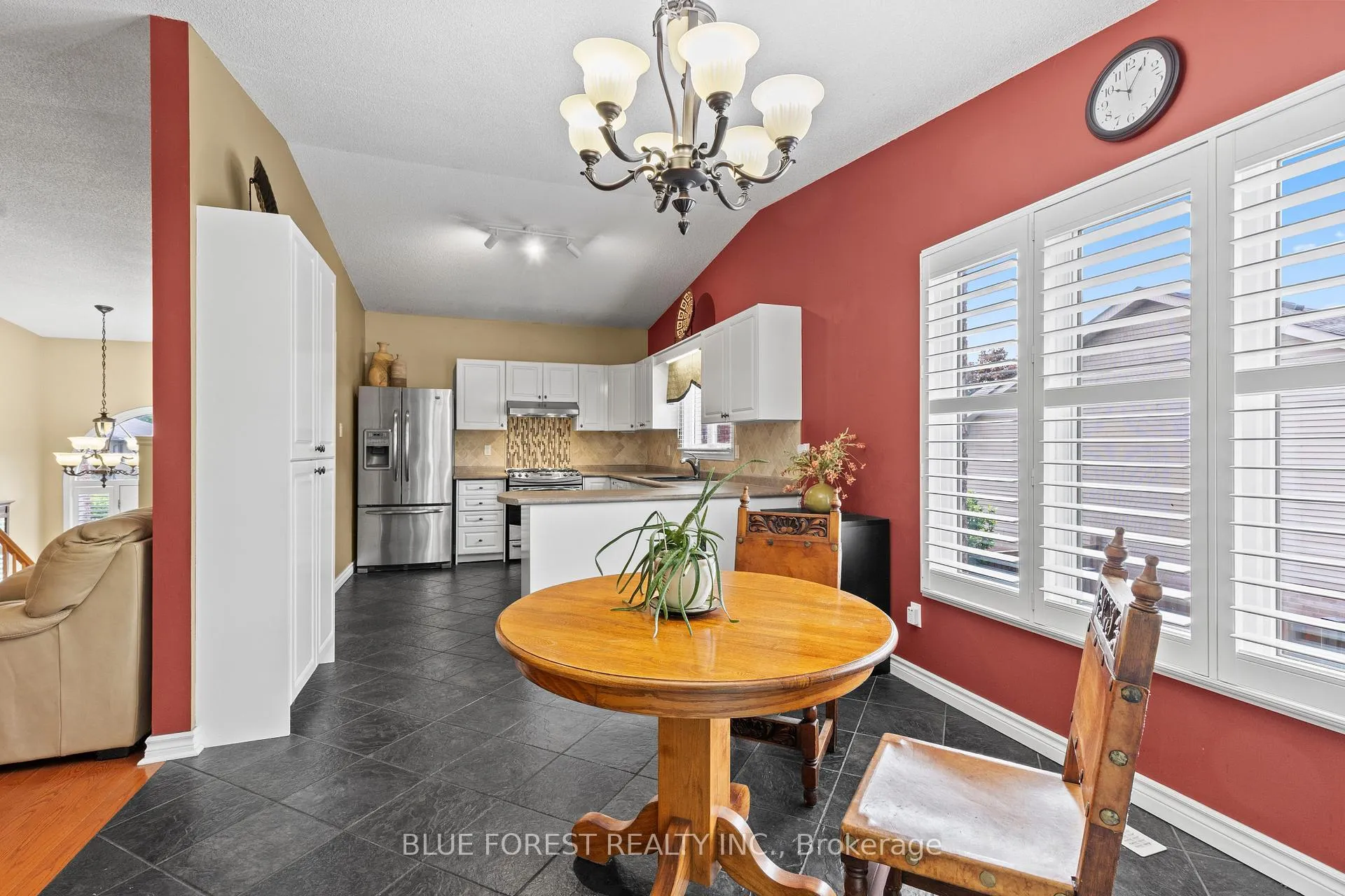 Photo 19 of 29 Village Gate Crescent, Thames Centre, Dorchester — HOMEH