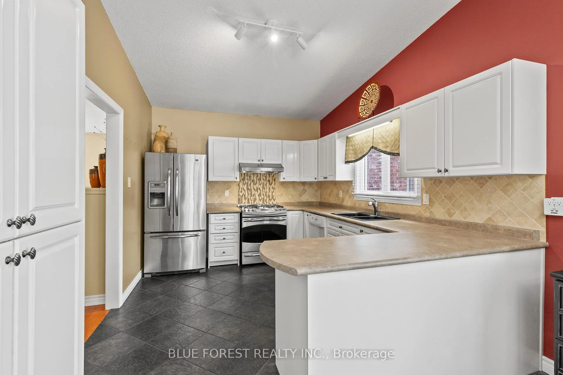 Photo 20 of 29 Village Gate Crescent, Thames Centre, Dorchester — HOMEH