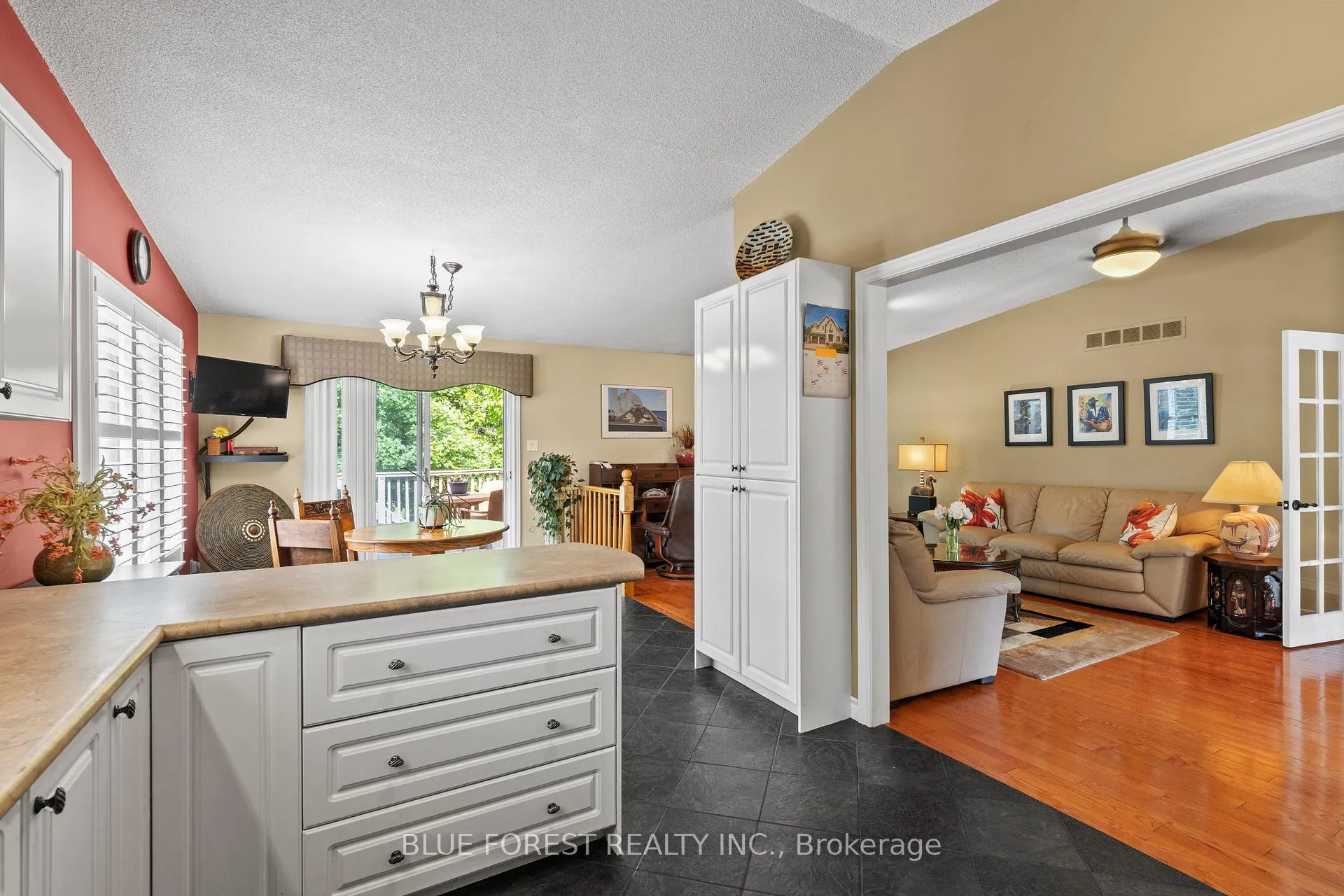 Photo 23 of 29 Village Gate Crescent, Thames Centre, Dorchester — HOMEH