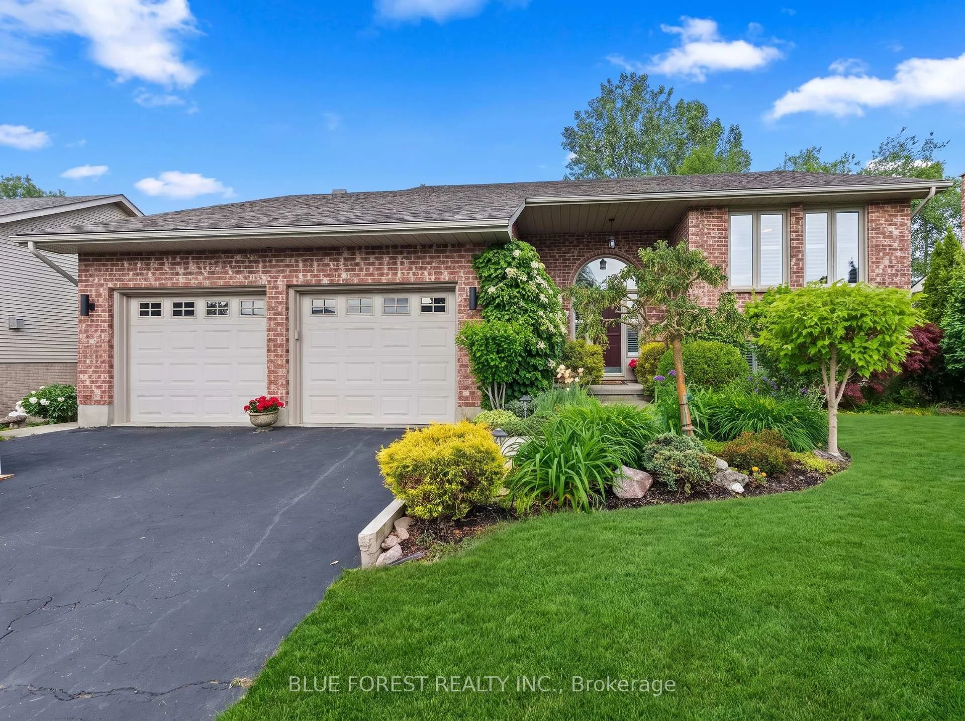 Photo 1 of 29 Village Gate Crescent, Thames Centre, Dorchester — HOMEH