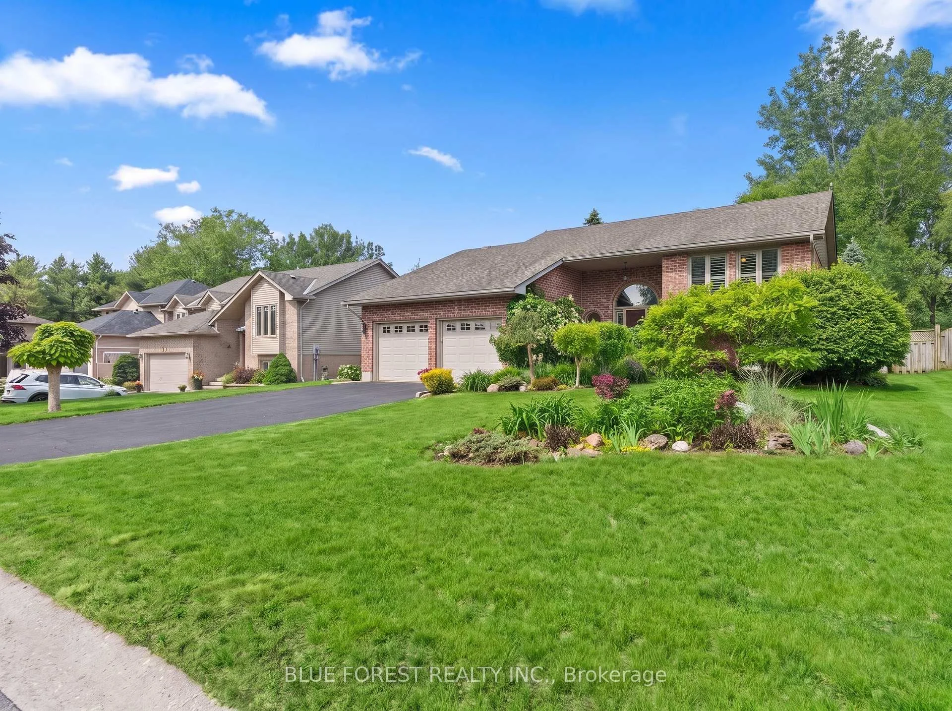Photo 4 of 29 Village Gate Crescent, Thames Centre, Dorchester — HOMEH
