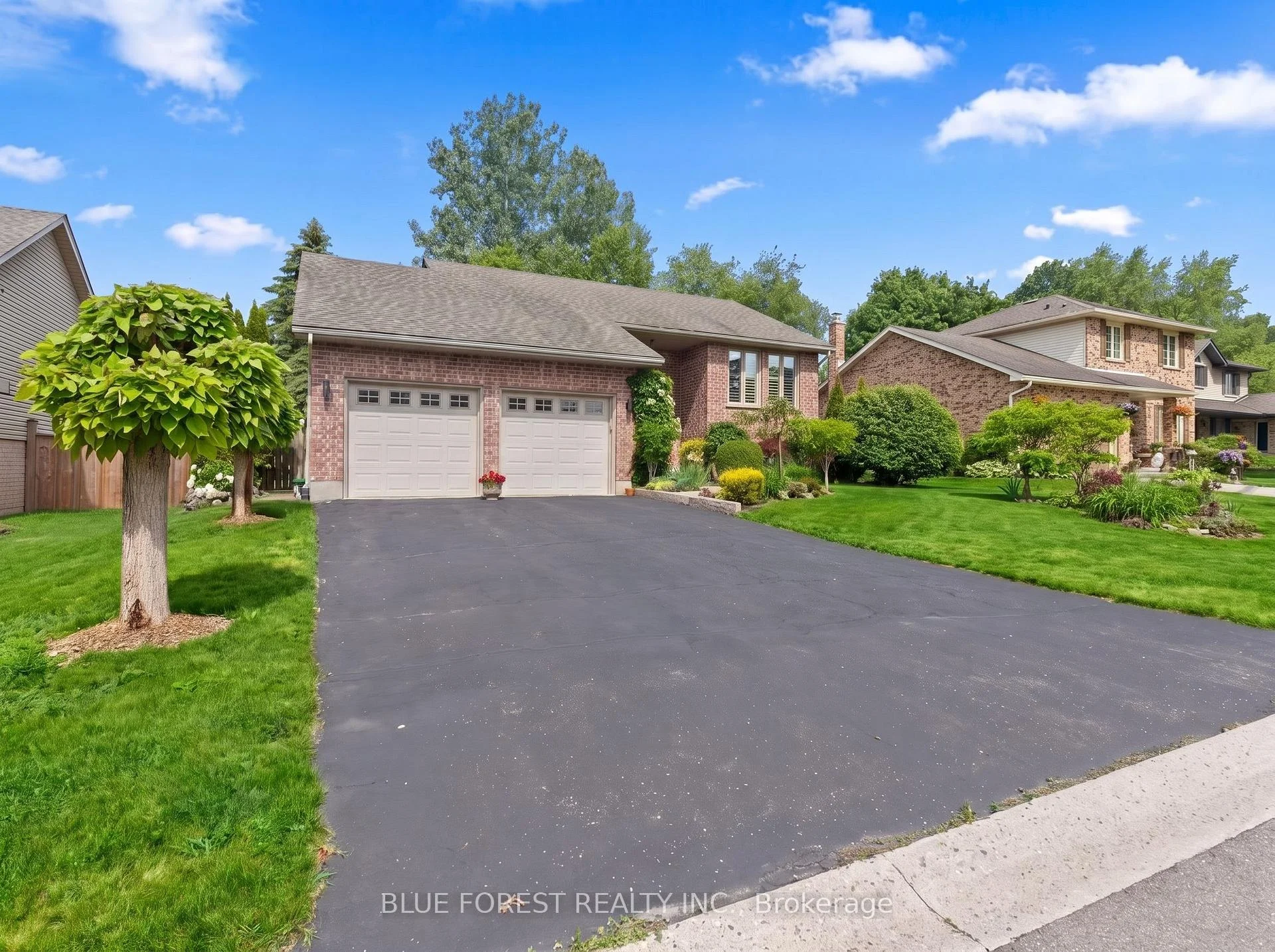 Photo 7 of 29 Village Gate Crescent, Thames Centre, Dorchester — HOMEH