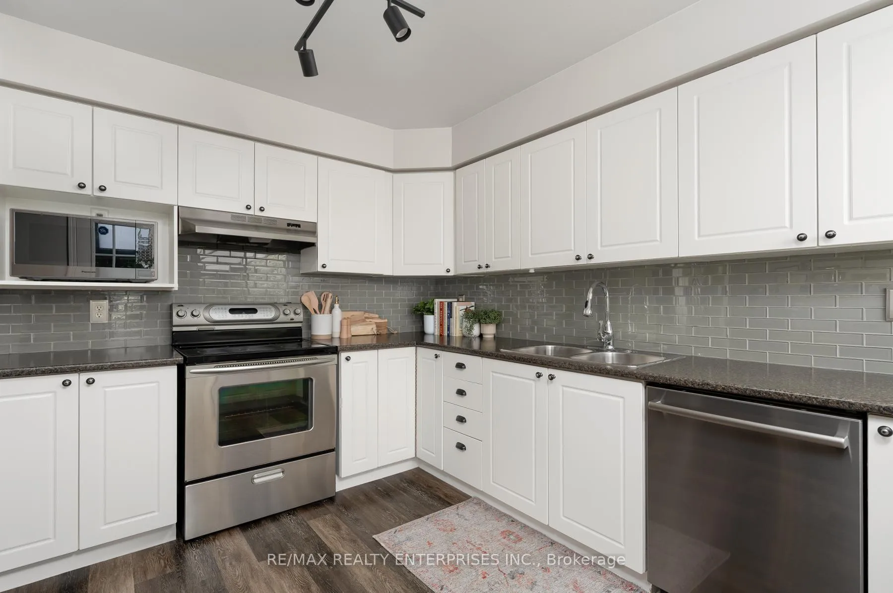 Photo 14 of 2279 Pathfinder Drive, Burlington, Orchard — HOMEH