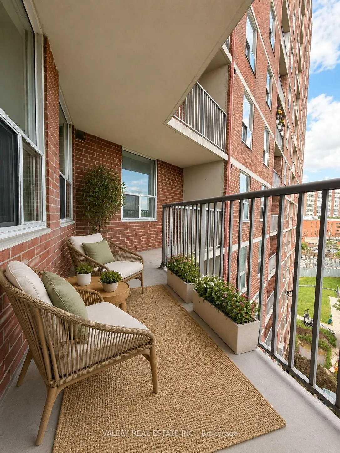 Photo 5 of Unit 612, 75 Eastdale Avenue, Toronto, Crescent Town — HOMEH