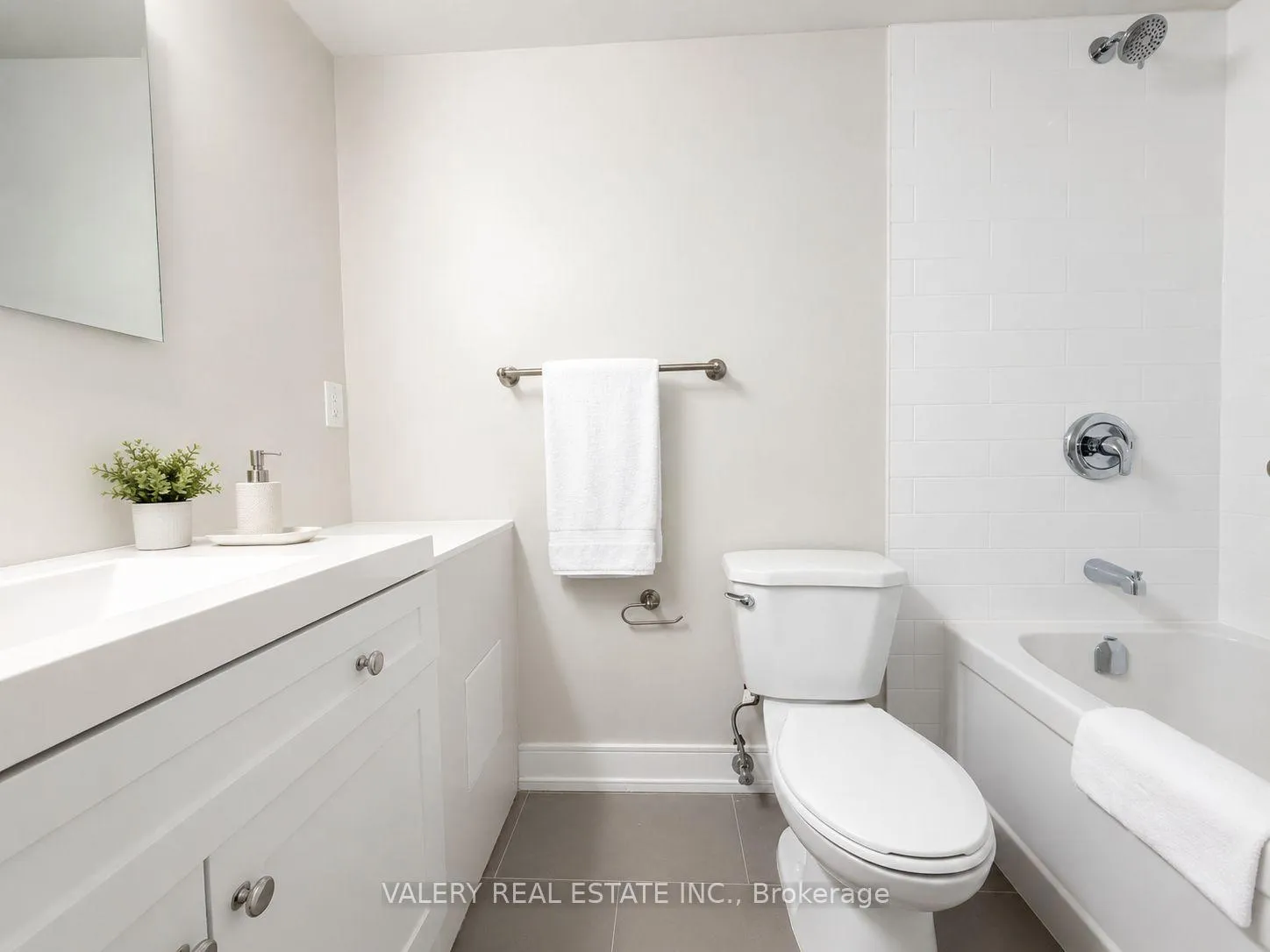 Photo 8 of Unit 612, 75 Eastdale Avenue, Toronto, Crescent Town — HOMEH