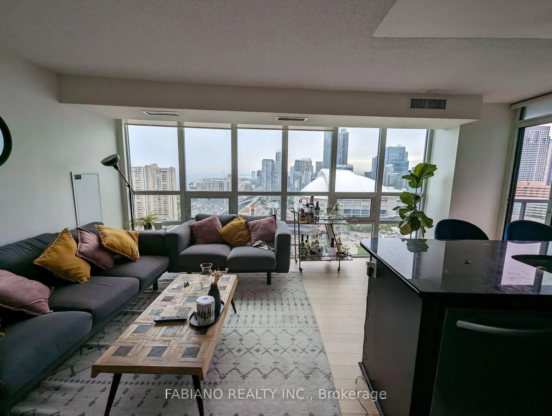Photo 1 of Unit 3302, 19 Grand Trunk Crescent, Toronto, Waterfront Communities — HOMEH