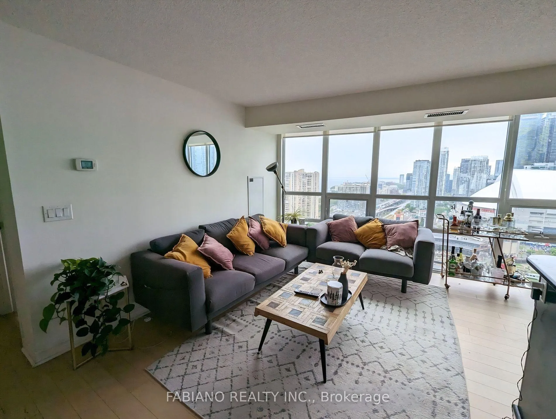 Photo 2 of Unit 3302, 19 Grand Trunk Crescent, Toronto, Waterfront Communities — HOMEH
