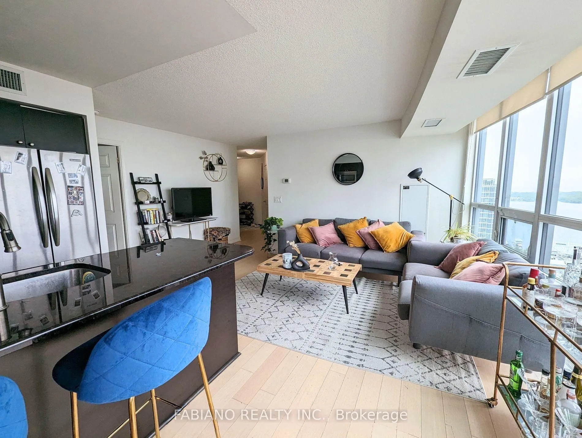 Photo 3 of Unit 3302, 19 Grand Trunk Crescent, Toronto, Waterfront Communities — HOMEH