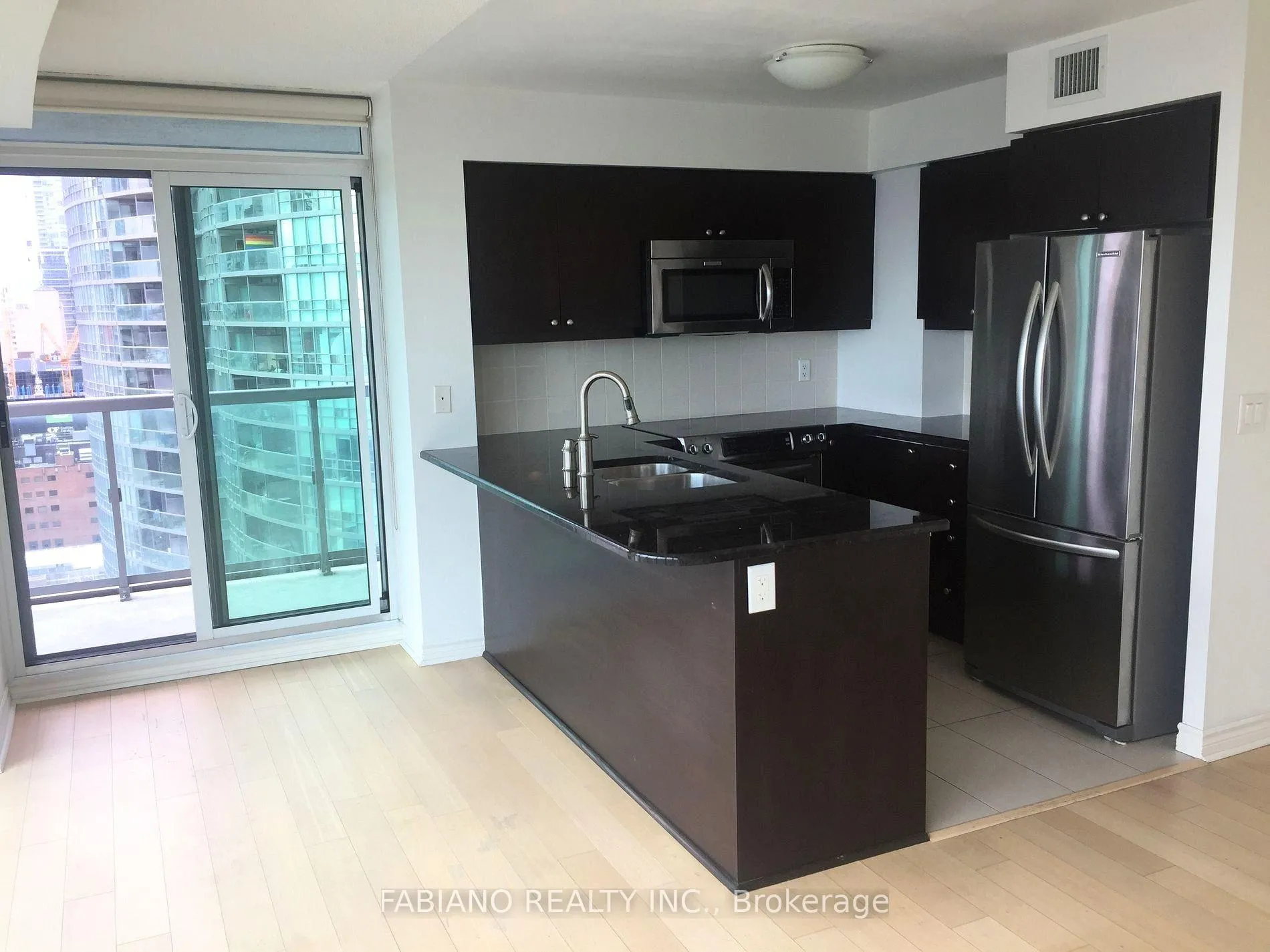 Photo 4 of Unit 3302, 19 Grand Trunk Crescent, Toronto, Waterfront Communities — HOMEH