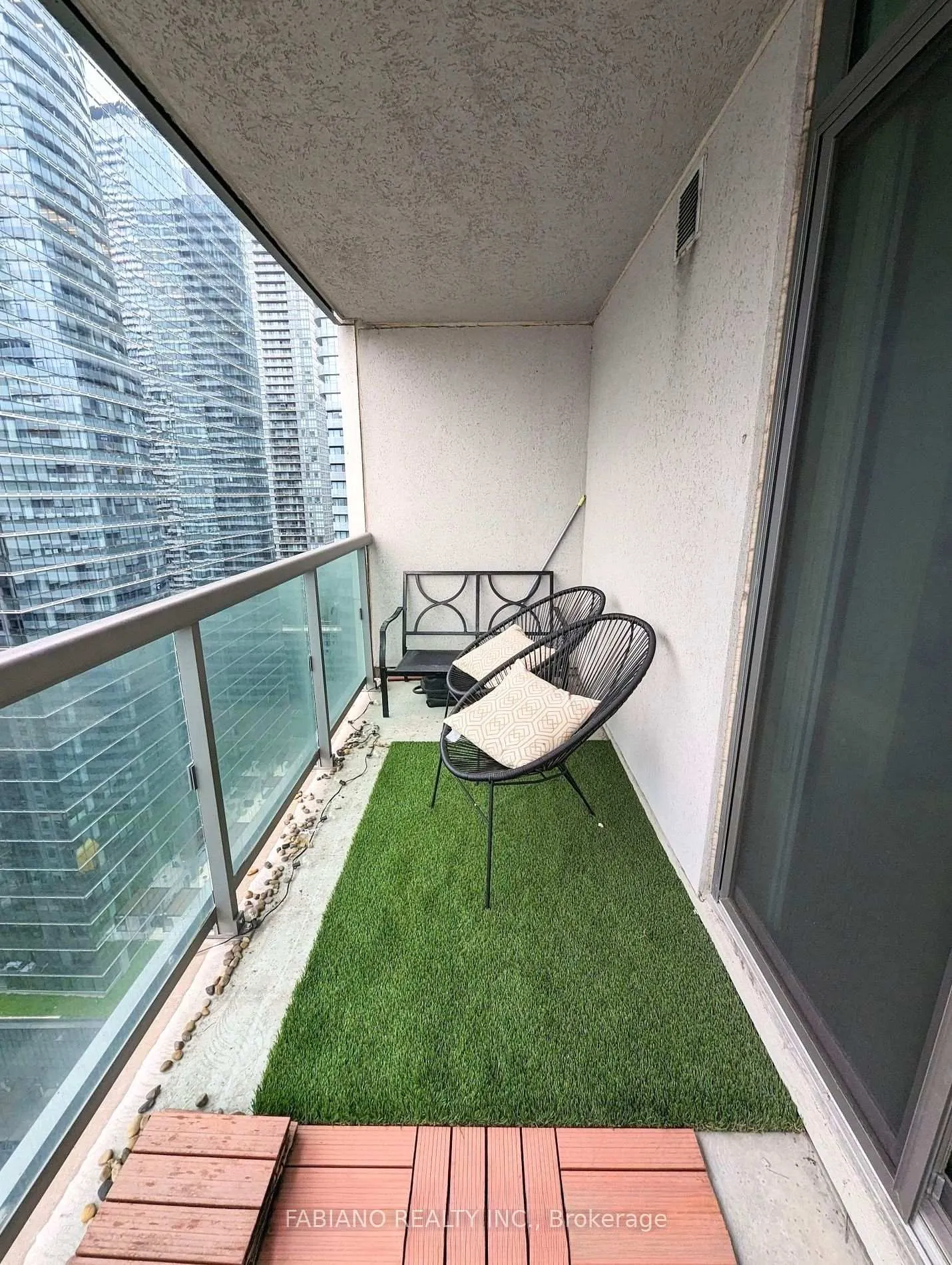 Photo 5 of Unit 3302, 19 Grand Trunk Crescent, Toronto, Waterfront Communities — HOMEH
