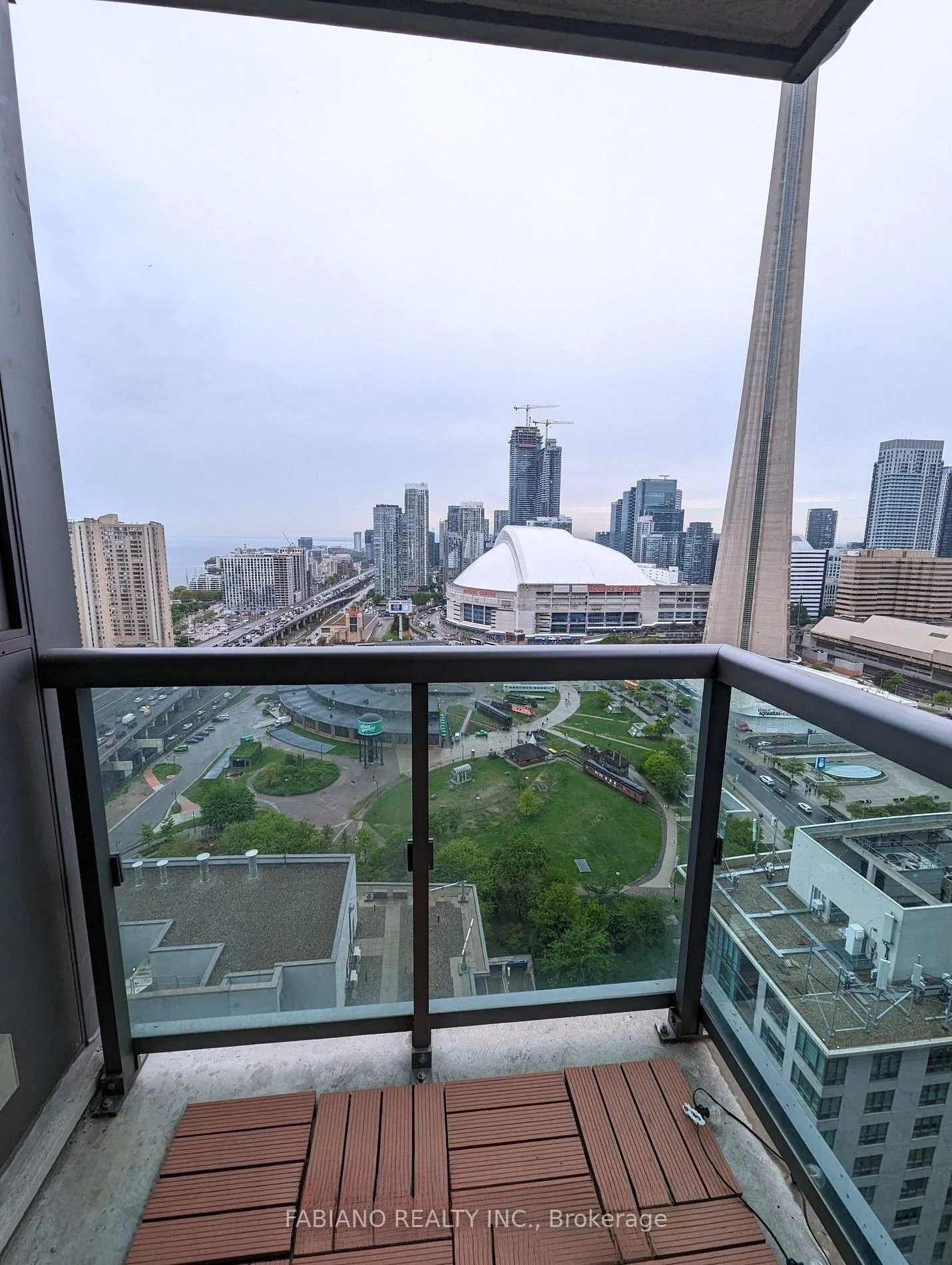 Photo 7 of Unit 3302, 19 Grand Trunk Crescent, Toronto, Waterfront Communities — HOMEH