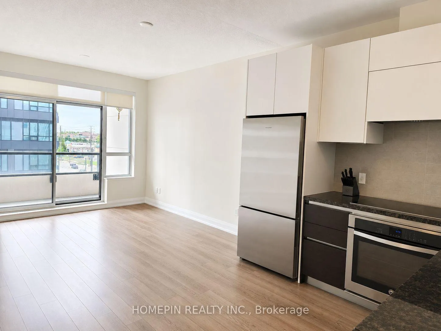 Photo 6 of Unit 609, 25 Water Walk Drive, Markham, Unionville — HOMEH