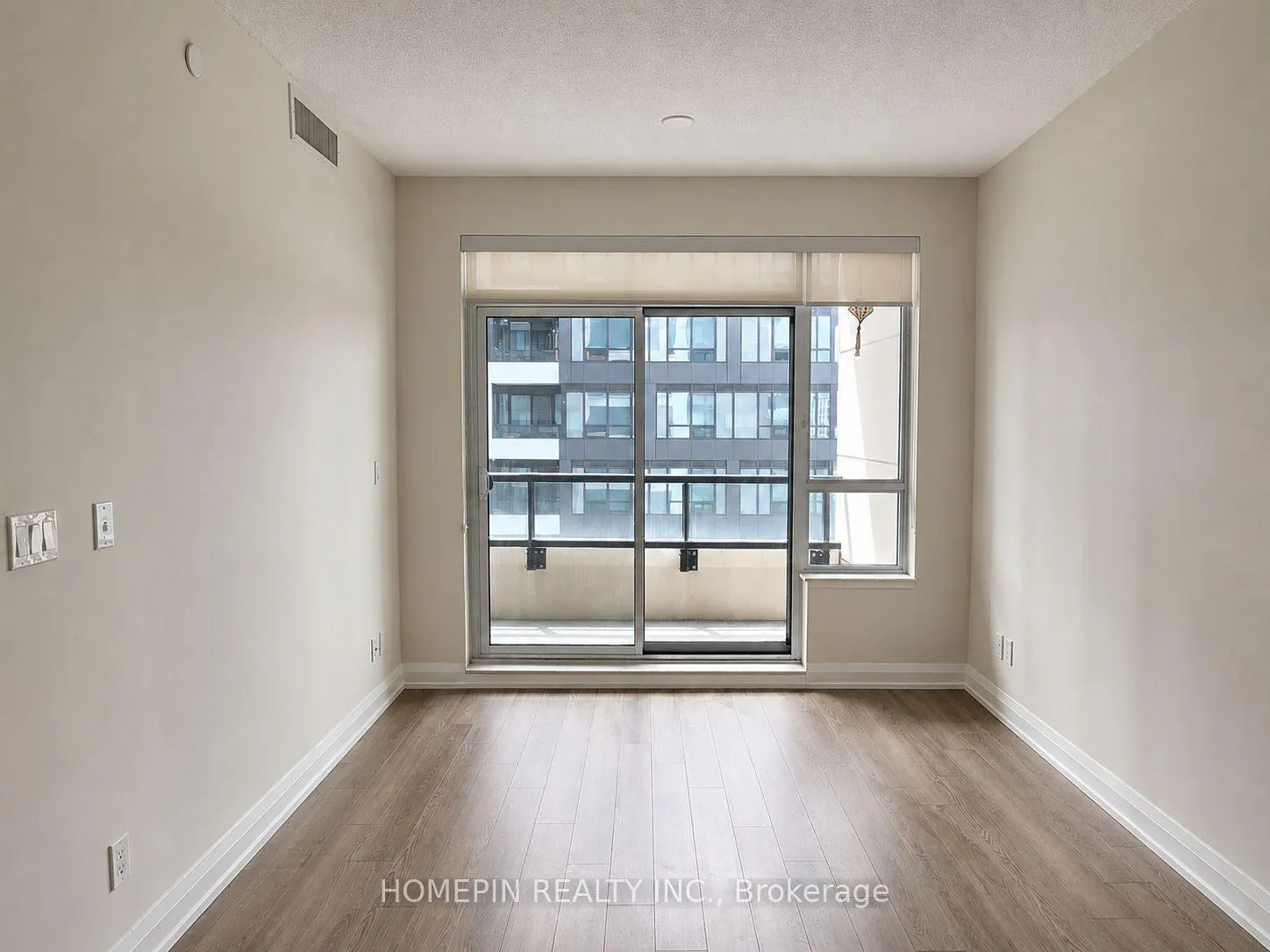 Photo 8 of Unit 609, 25 Water Walk Drive, Markham, Unionville — HOMEH