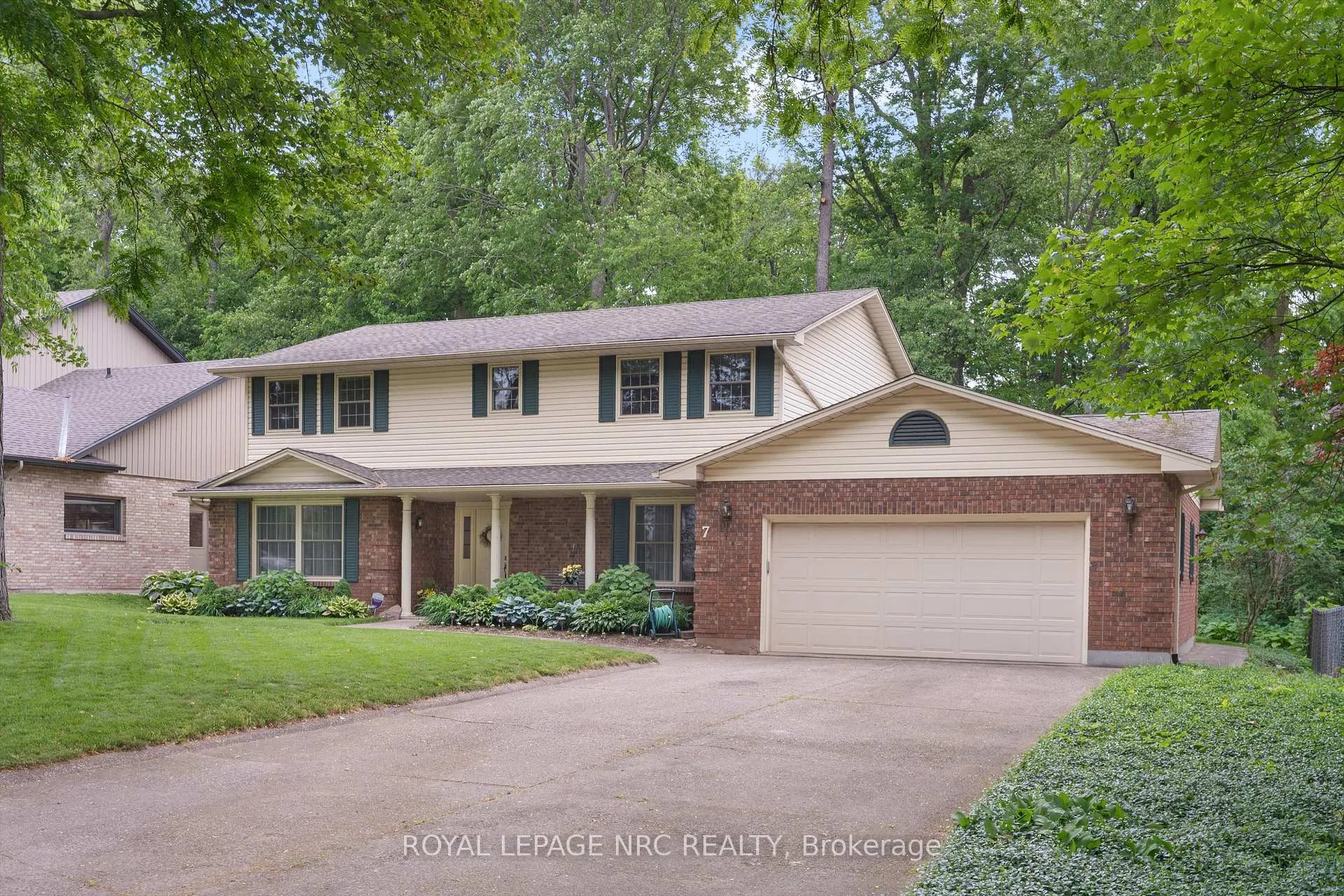 Photo 2 of 7 Parkhill Road, Pelham, Fonthill — HOMEH