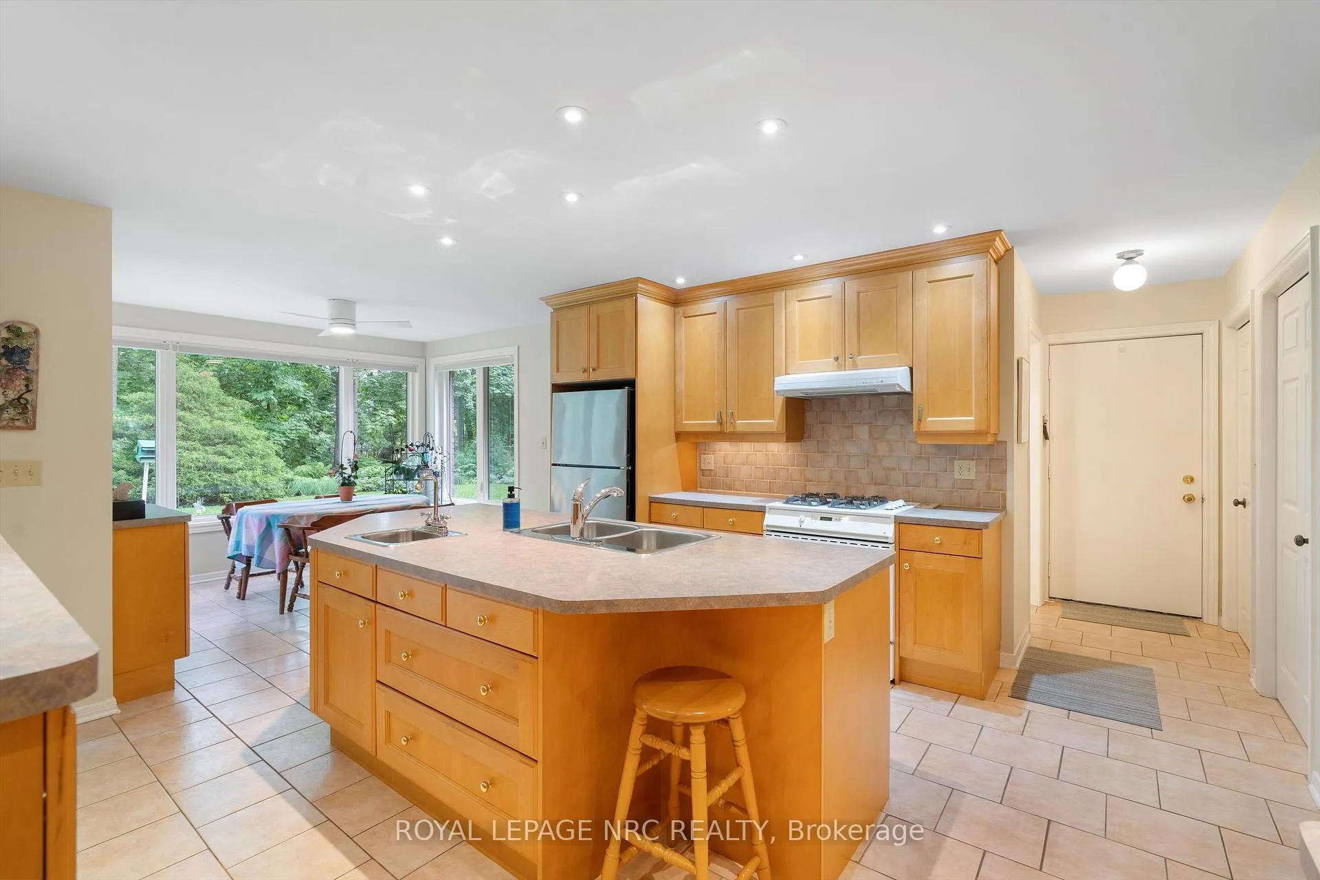 Photo 7 of 7 Parkhill Road, Pelham, Fonthill — HOMEH