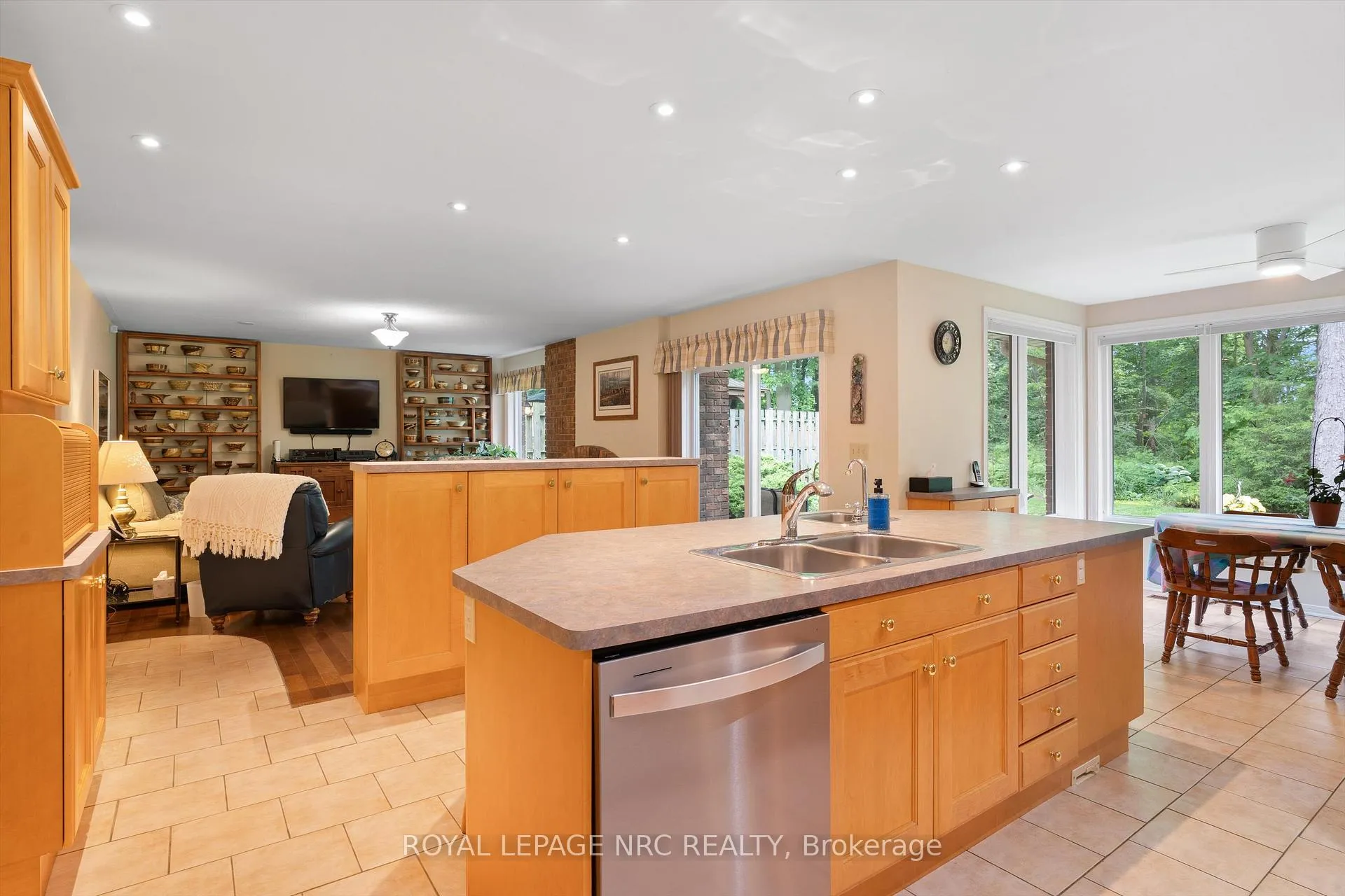 Photo 9 of 7 Parkhill Road, Pelham, Fonthill — HOMEH