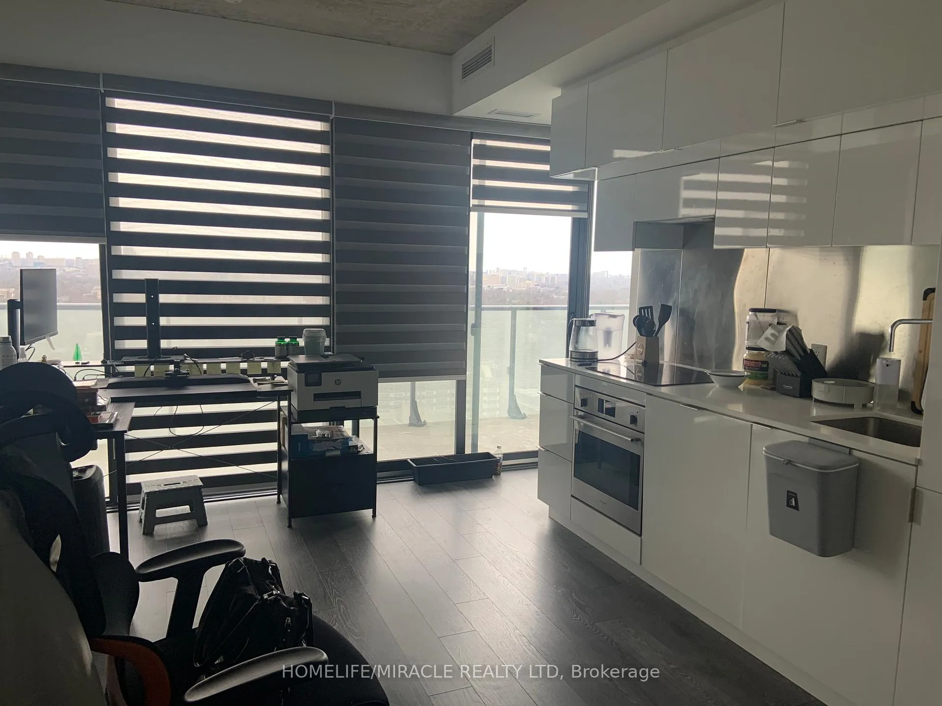 Photo 3 of Unit 2105, 185 Roehampton Avenue, Toronto, Mount Pleasant West — HOMEH