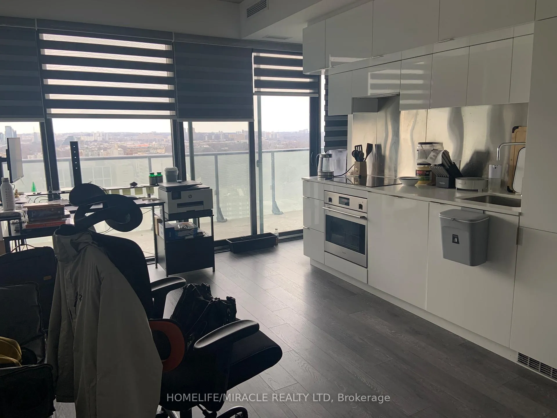 Photo 4 of Unit 2105, 185 Roehampton Avenue, Toronto, Mount Pleasant West — HOMEH