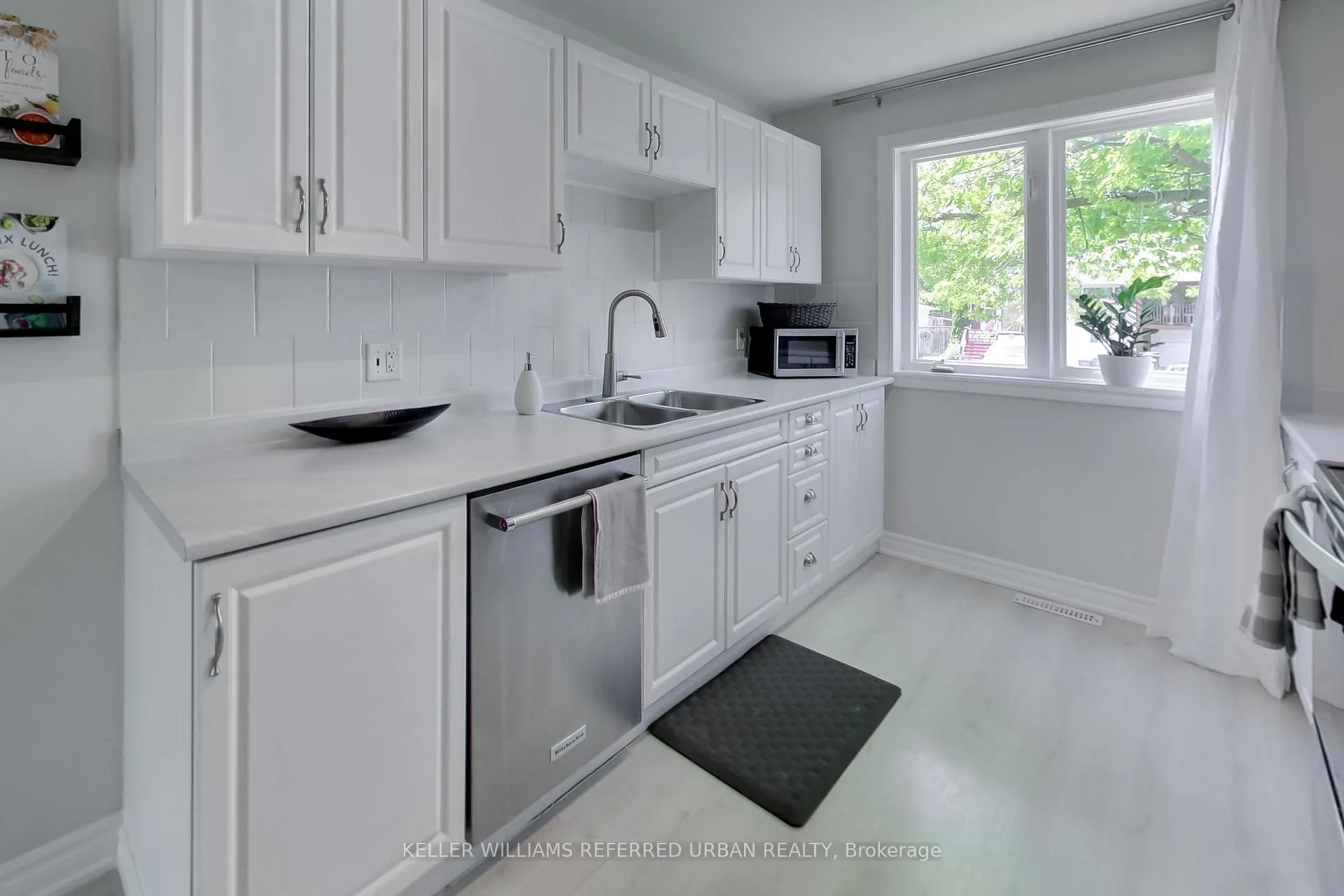 Photo 9 of 27 Lount Street, Barrie, Wellington — HOMEH