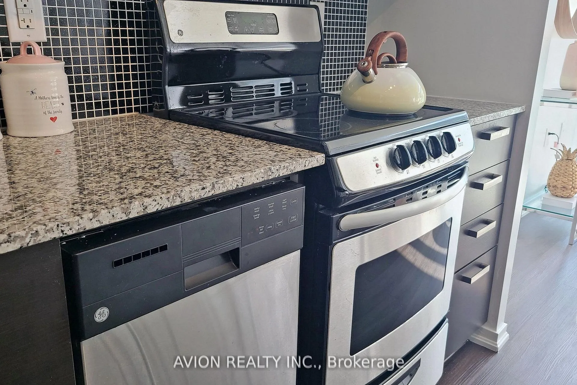 Photo 10 of Unit 2106E, 36 Lisgar Street, Toronto, Little Portugal — HOMEH