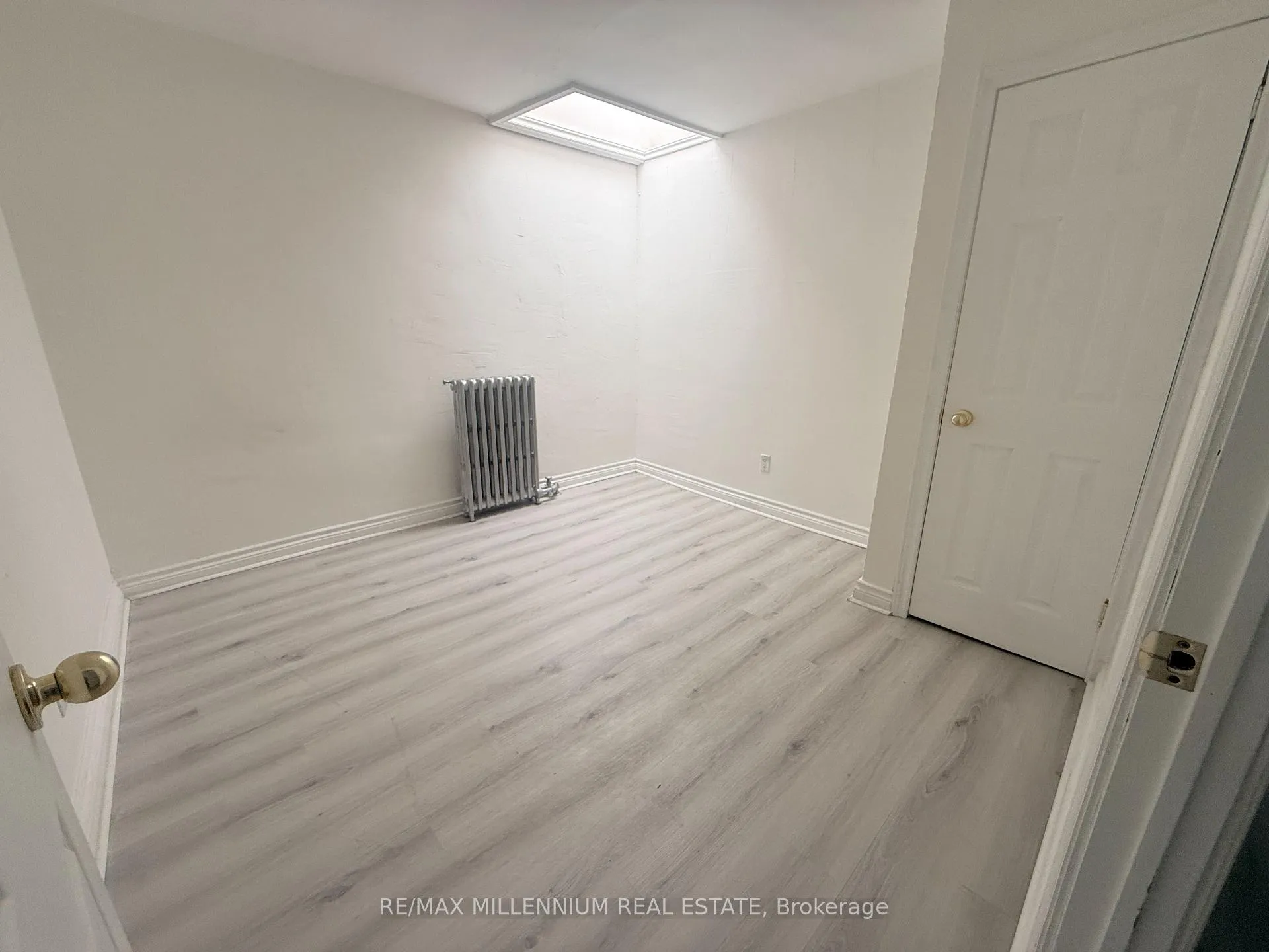 Photo 4 of Unit Upper Level, 520 Rogers Road, Toronto, Keelesdale-Eglinton West — HOMEH