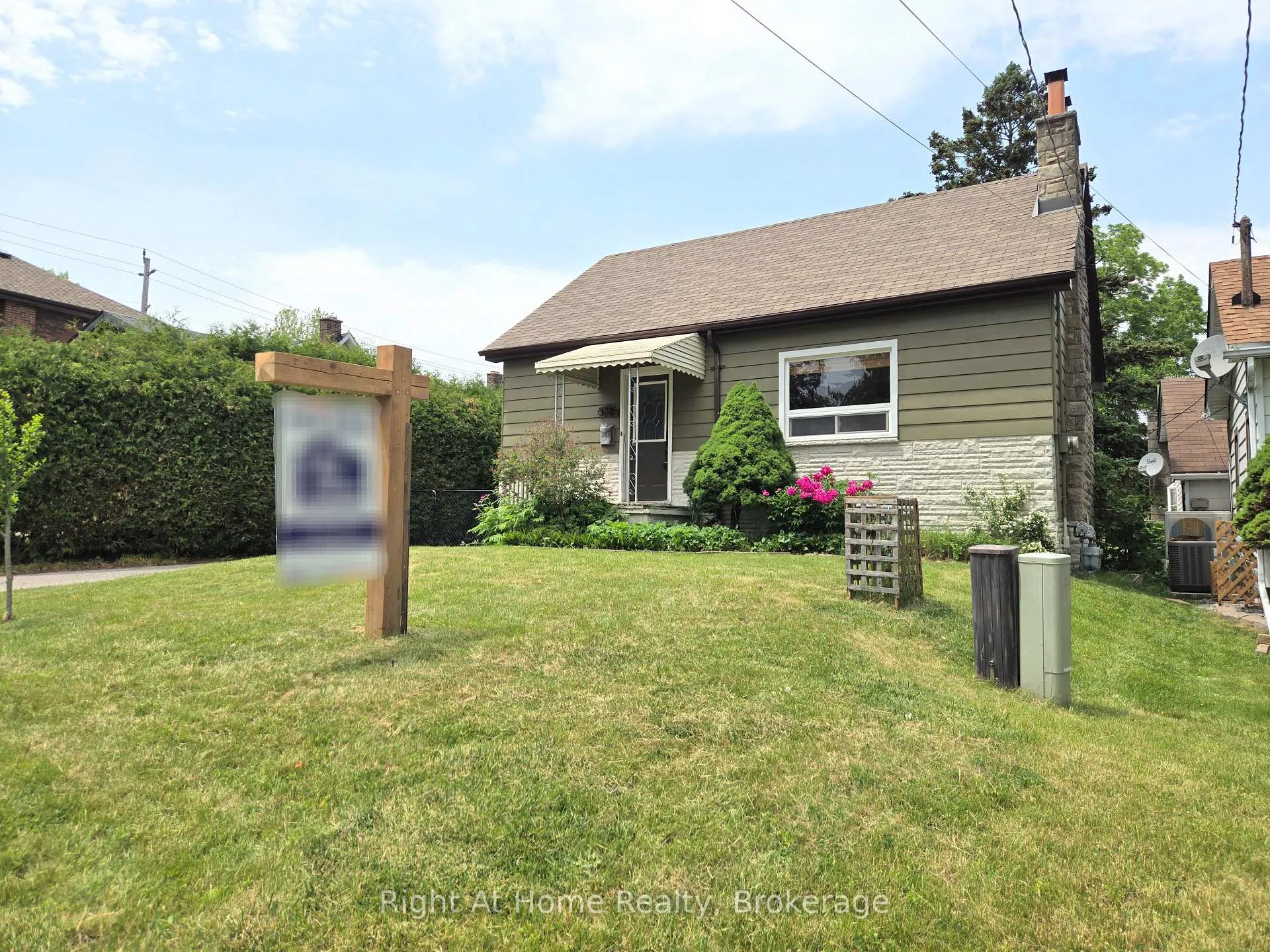 Photo 2 of 376 Colborne Street E, Oshawa, O'Neill — HOMEH
