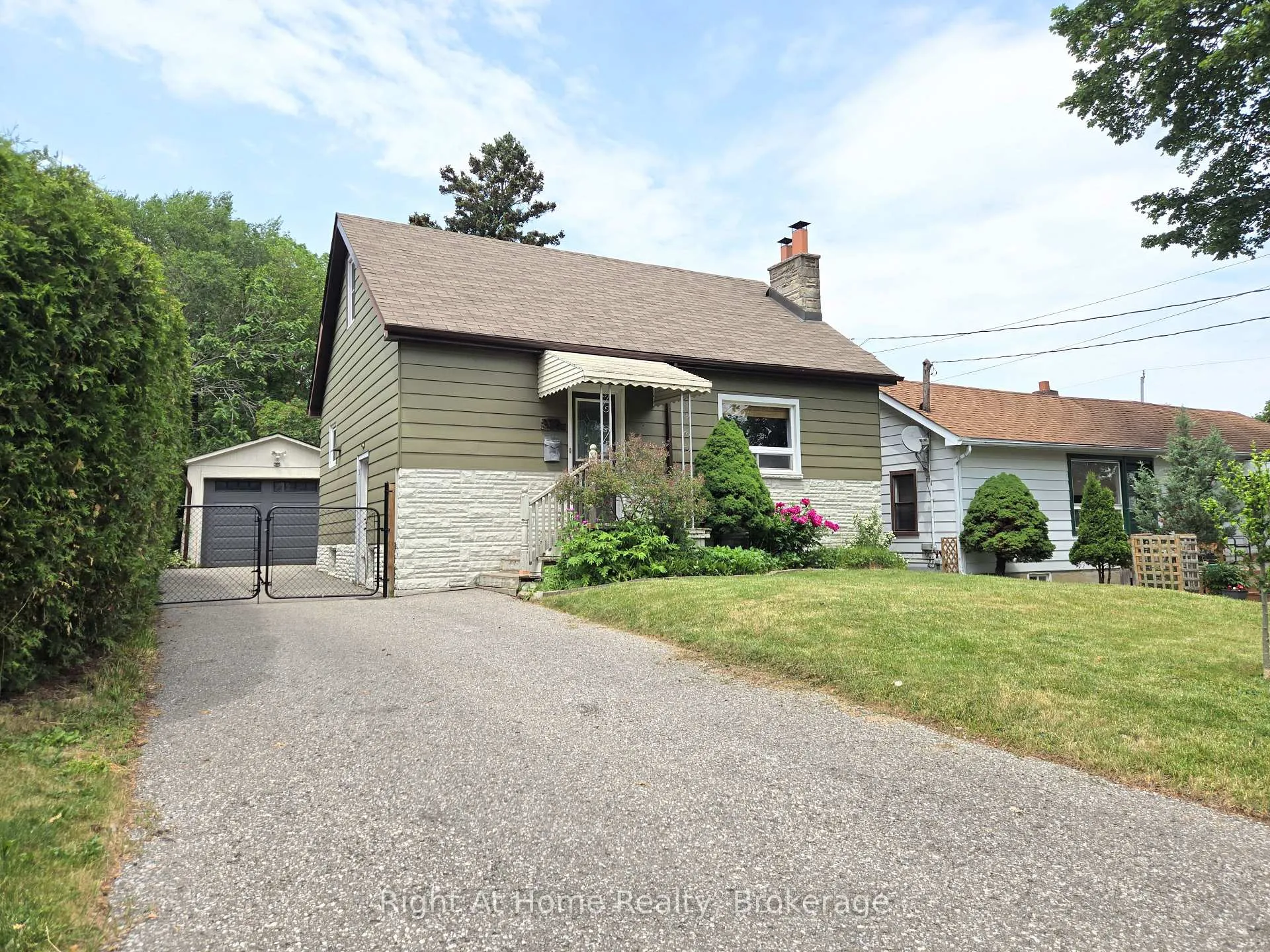 Photo 3 of 376 Colborne Street E, Oshawa, O'Neill — HOMEH