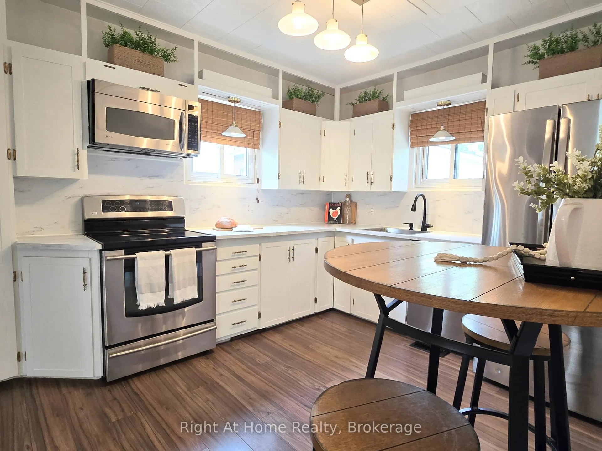 Photo 12 of 376 Colborne Street E, Oshawa, O'Neill — HOMEH