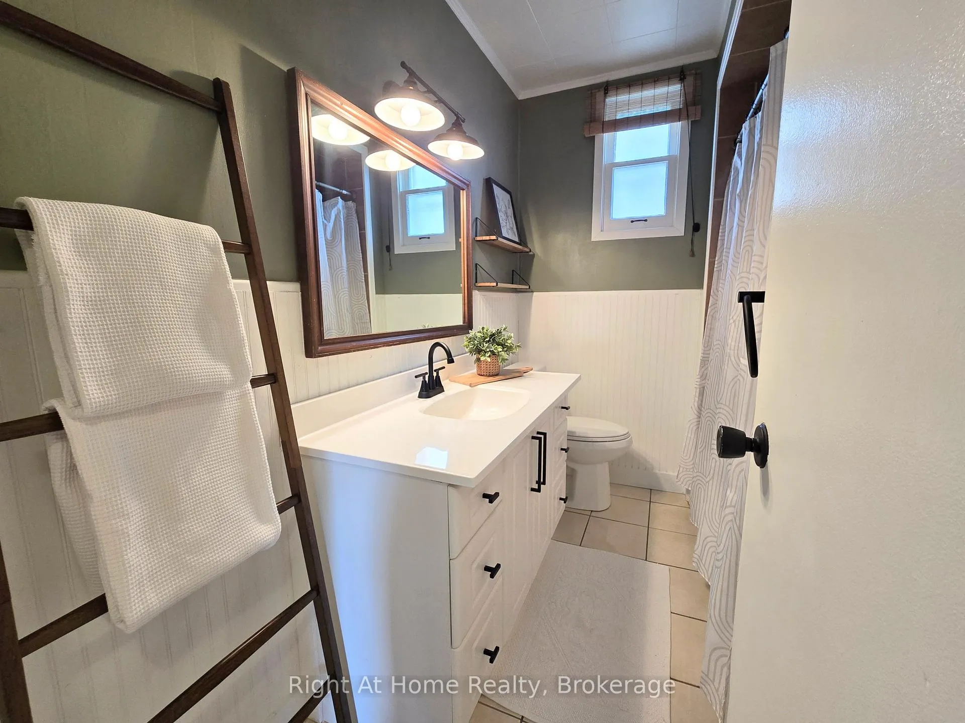 Photo 19 of 376 Colborne Street E, Oshawa, O'Neill — HOMEH