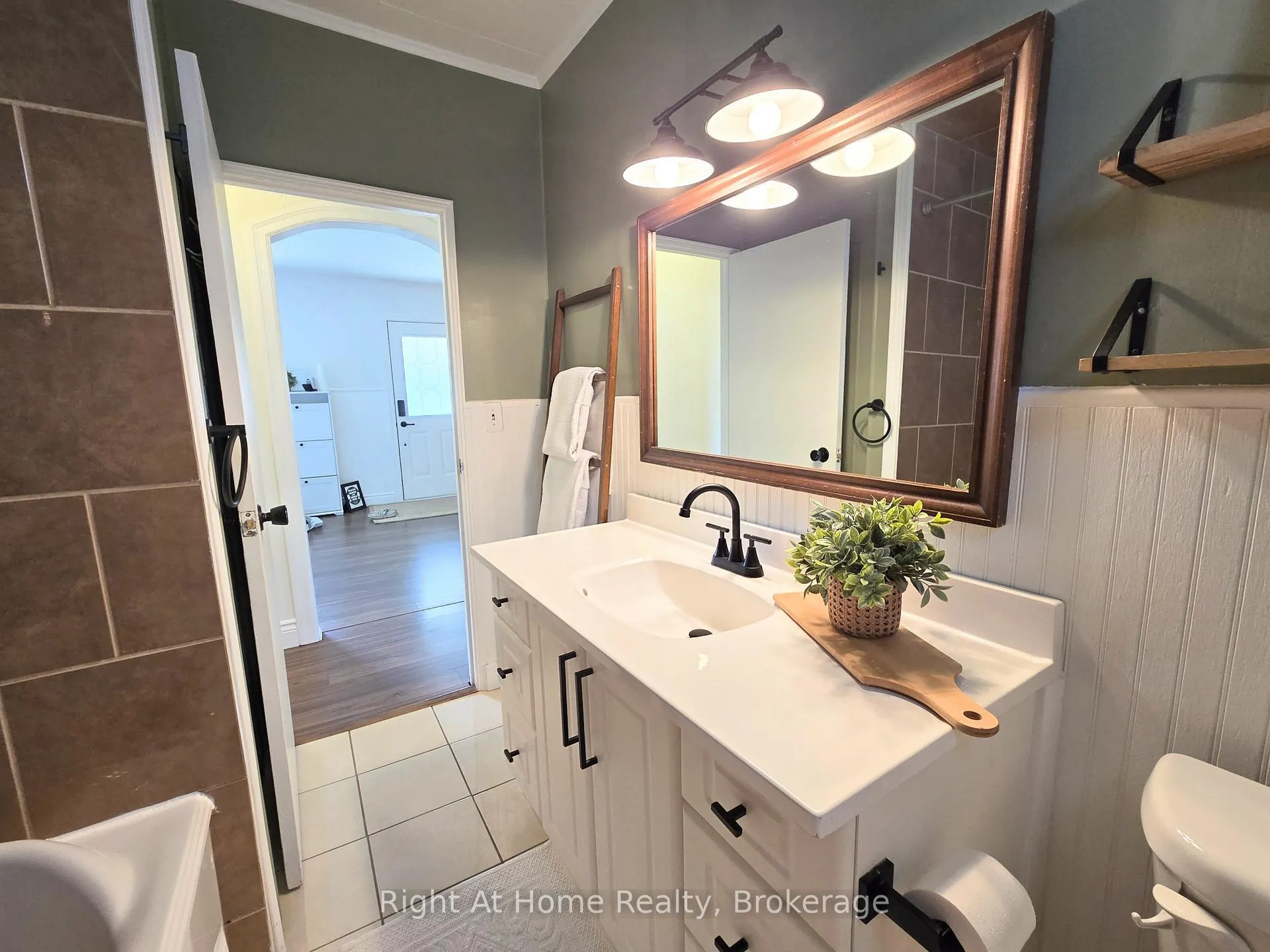 Photo 20 of 376 Colborne Street E, Oshawa, O'Neill — HOMEH