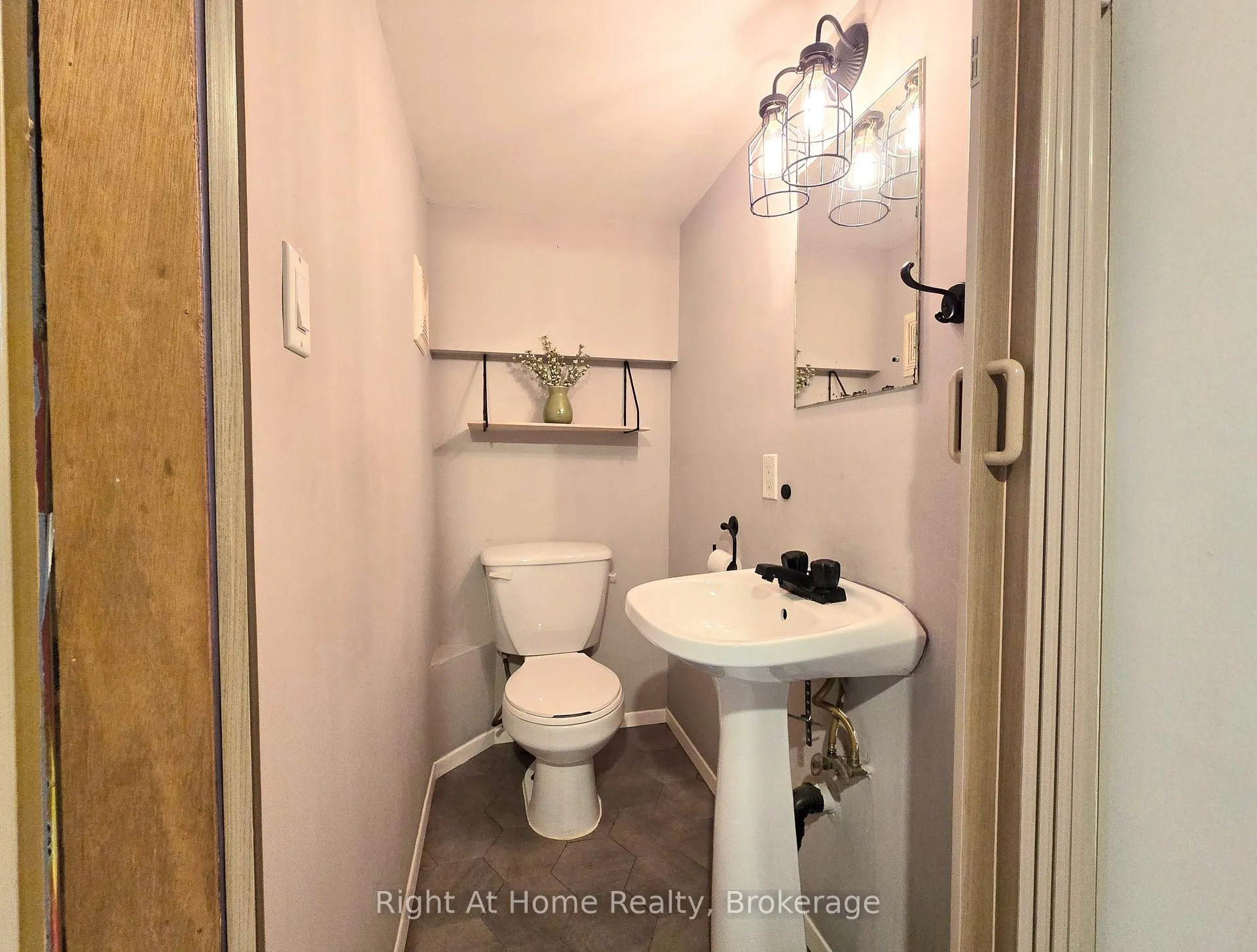 Photo 23 of 376 Colborne Street E, Oshawa, O'Neill — HOMEH