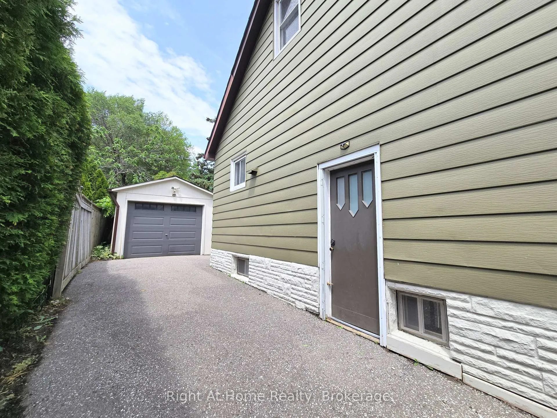 Photo 26 of 376 Colborne Street E, Oshawa, O'Neill — HOMEH