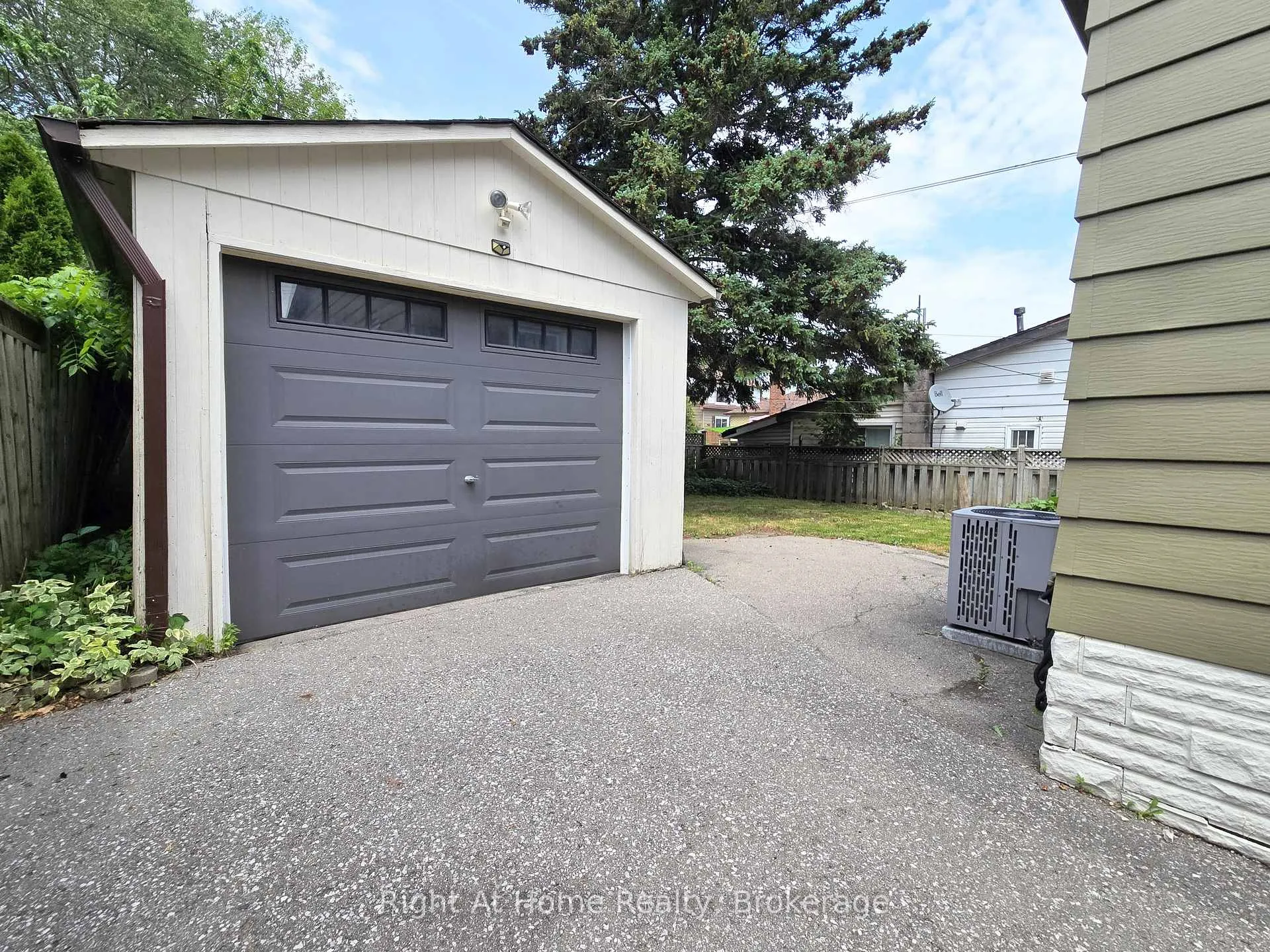 Photo 27 of 376 Colborne Street E, Oshawa, O'Neill — HOMEH