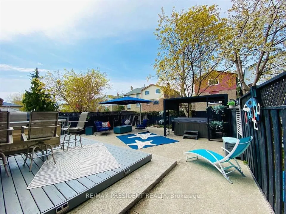 Photo 2 of 2563 Whittaker Drive, Burlington, Brant Hills — HOMEH