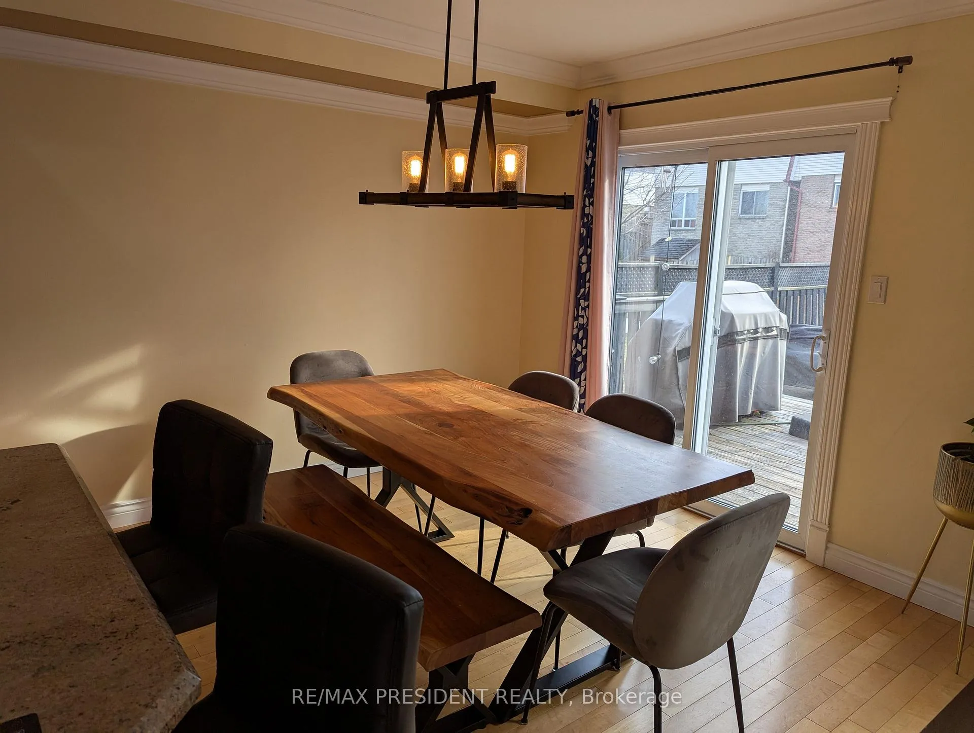 Photo 5 of 2563 Whittaker Drive, Burlington, Brant Hills — HOMEH