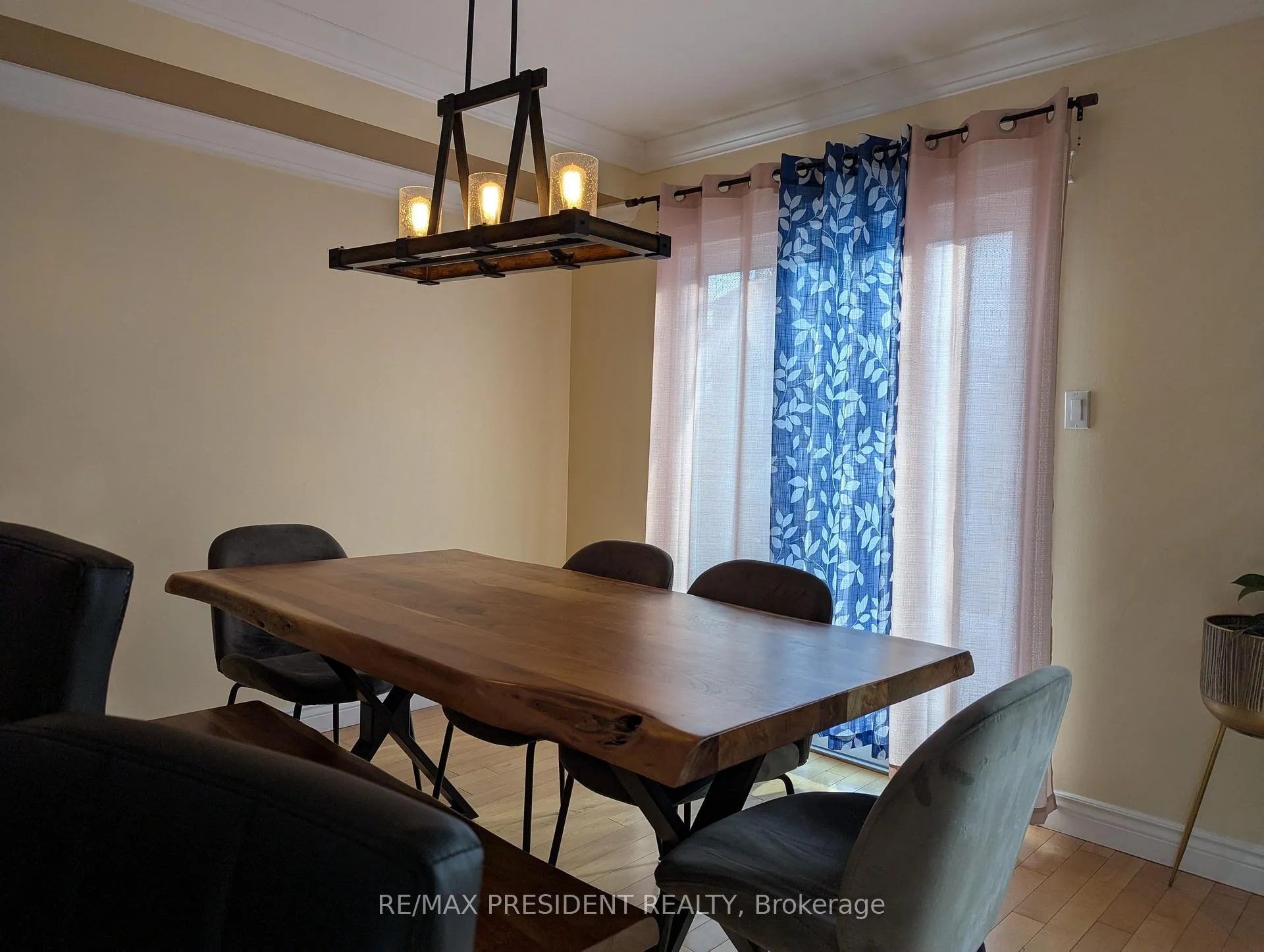 Photo 6 of 2563 Whittaker Drive, Burlington, Brant Hills — HOMEH