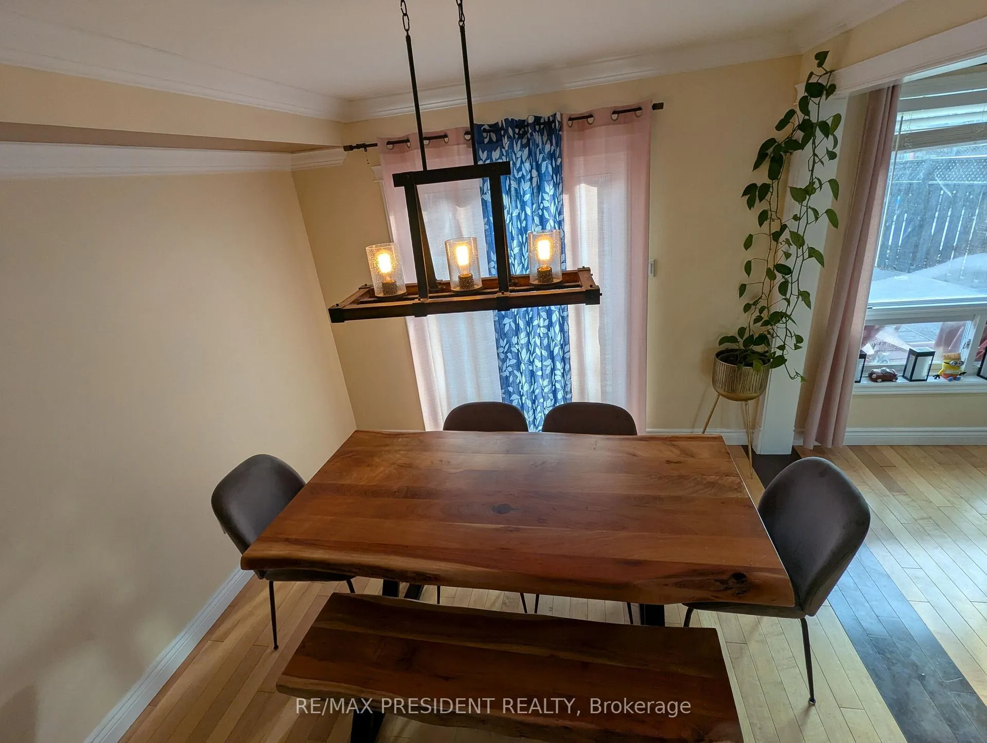 Photo 7 of 2563 Whittaker Drive, Burlington, Brant Hills — HOMEH