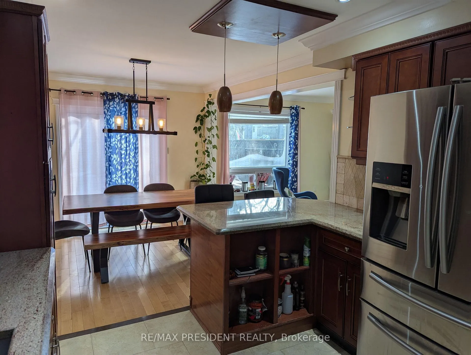 Photo 8 of 2563 Whittaker Drive, Burlington, Brant Hills — HOMEH