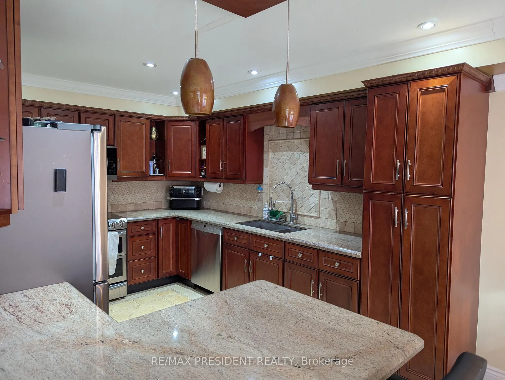 Photo 9 of 2563 Whittaker Drive, Burlington, Brant Hills — HOMEH