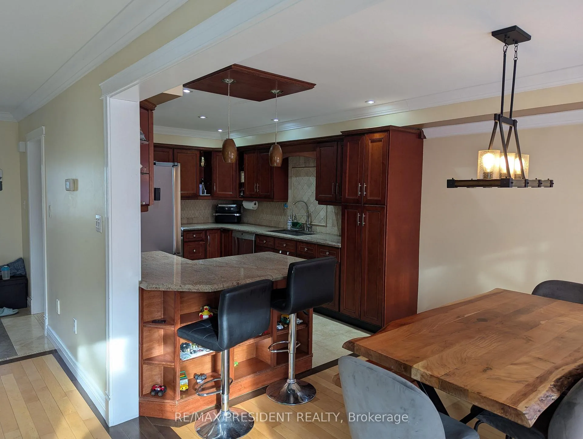 Photo 10 of 2563 Whittaker Drive, Burlington, Brant Hills — HOMEH