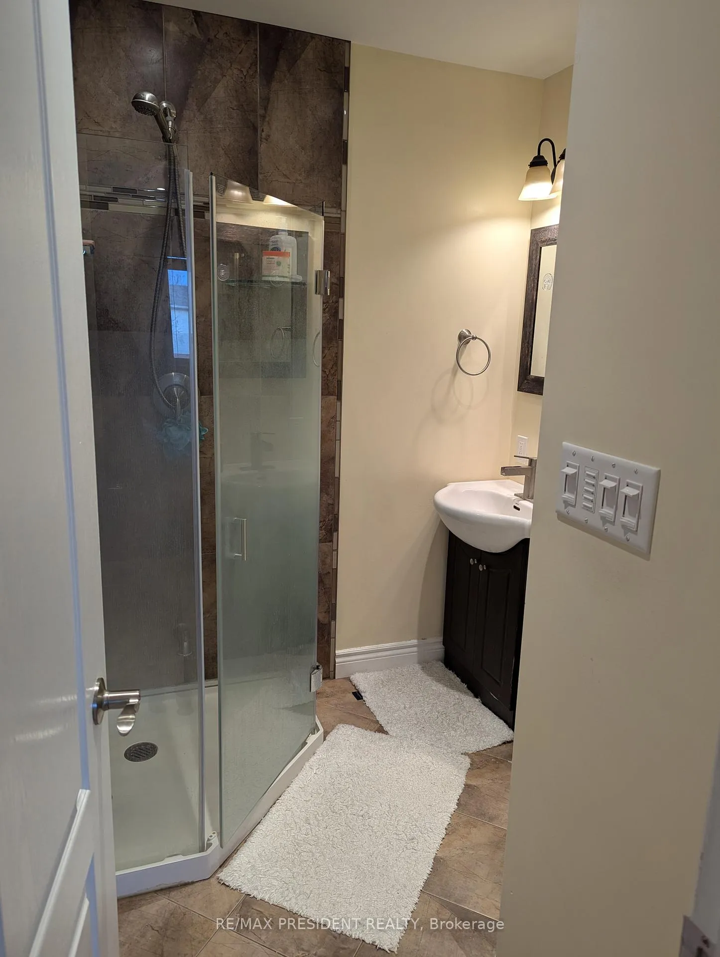Photo 23 of 2563 Whittaker Drive, Burlington, Brant Hills — HOMEH