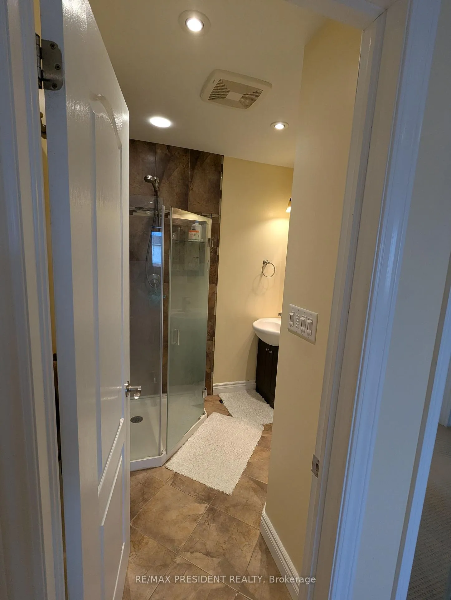 Photo 24 of 2563 Whittaker Drive, Burlington, Brant Hills — HOMEH