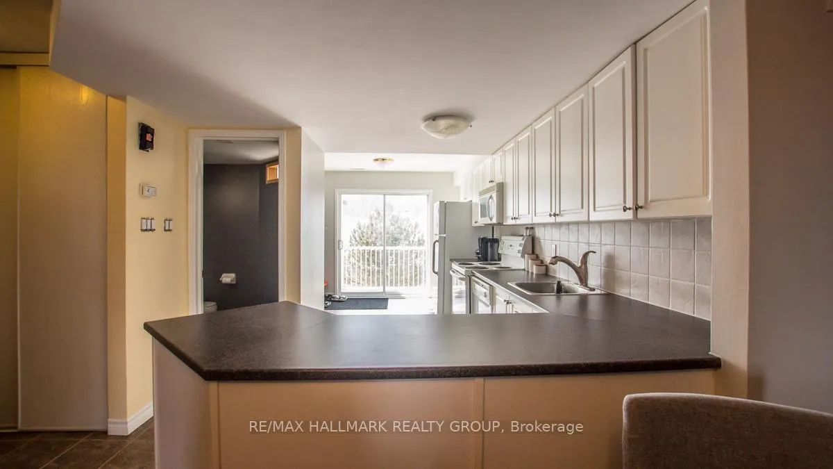 Photo 2 of Unit 33, 330 Cresthaven Drive, Ottawa, Barrhaven East — HOMEH