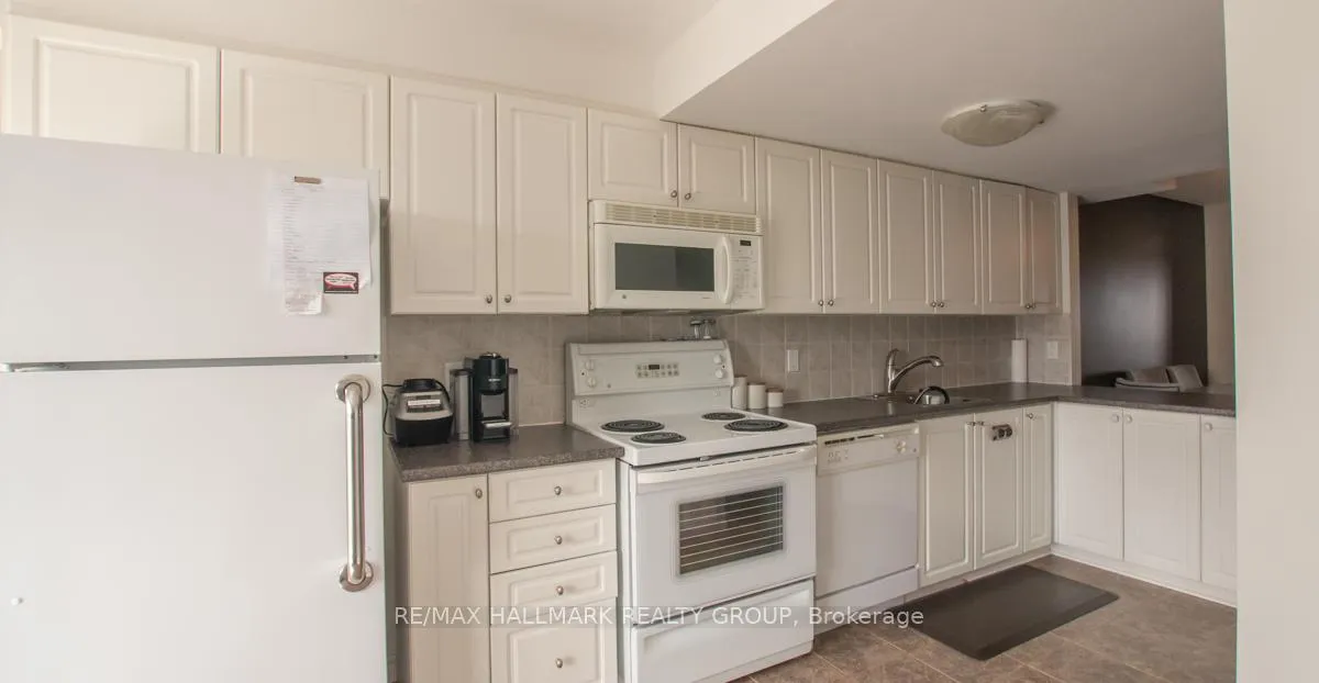 Photo 3 of Unit 33, 330 Cresthaven Drive, Ottawa, Barrhaven East — HOMEH