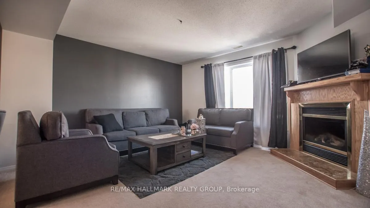 Photo 5 of Unit 33, 330 Cresthaven Drive, Ottawa, Barrhaven East — HOMEH